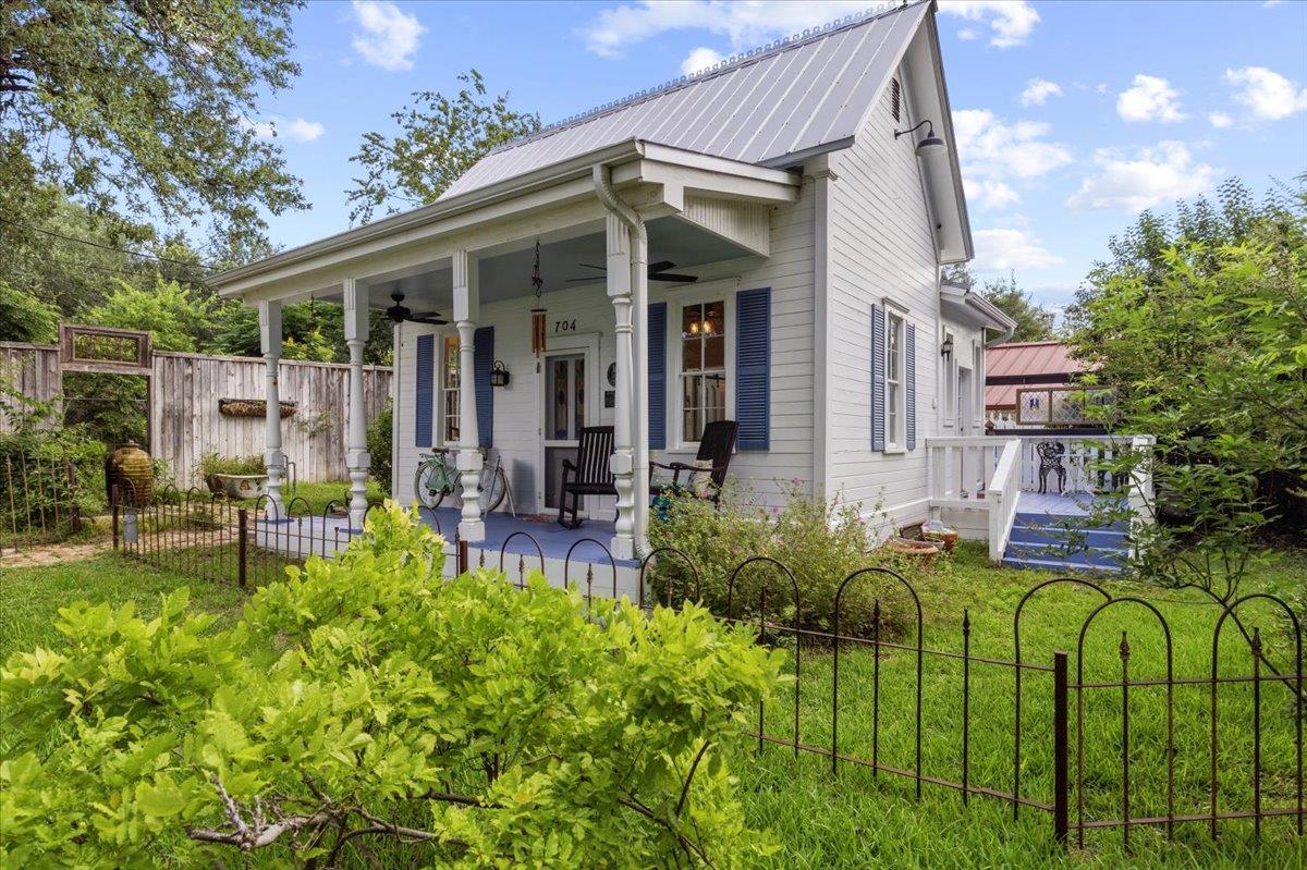 702 E Main ST