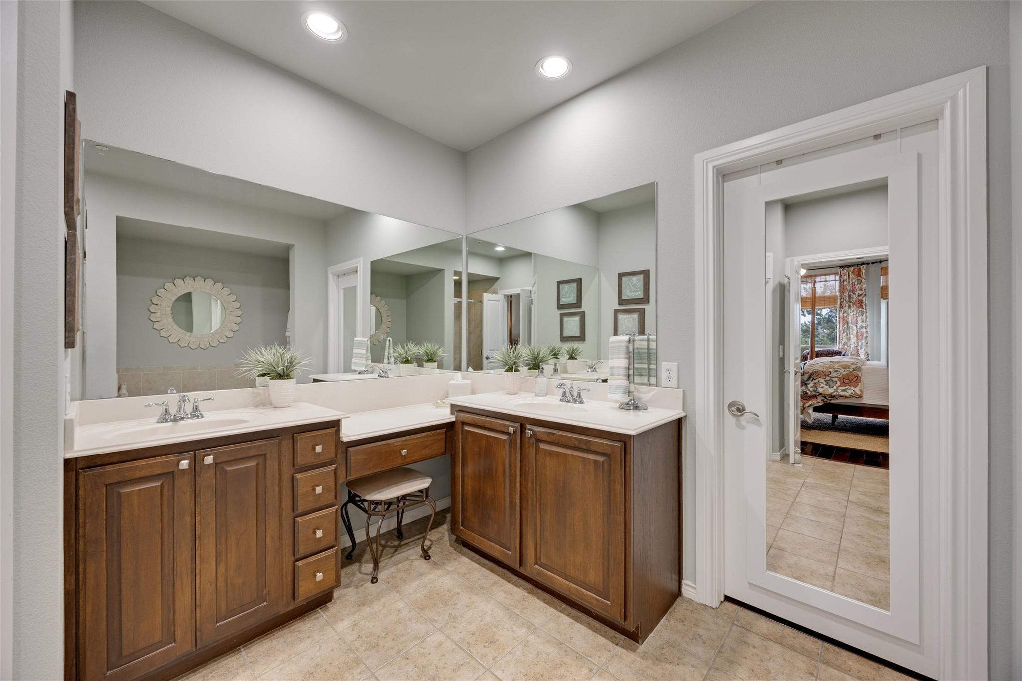 7800 Southwest PKWY # 412