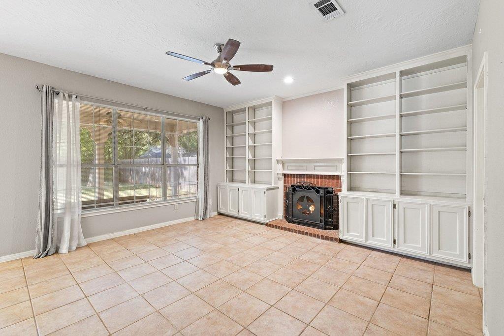 6215 John Chisum LN
