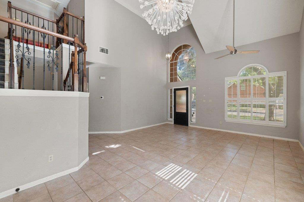 6215 John Chisum LN