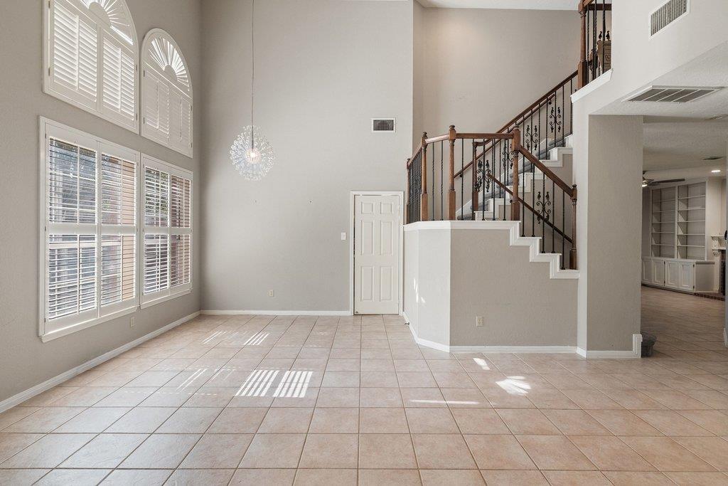6215 John Chisum LN