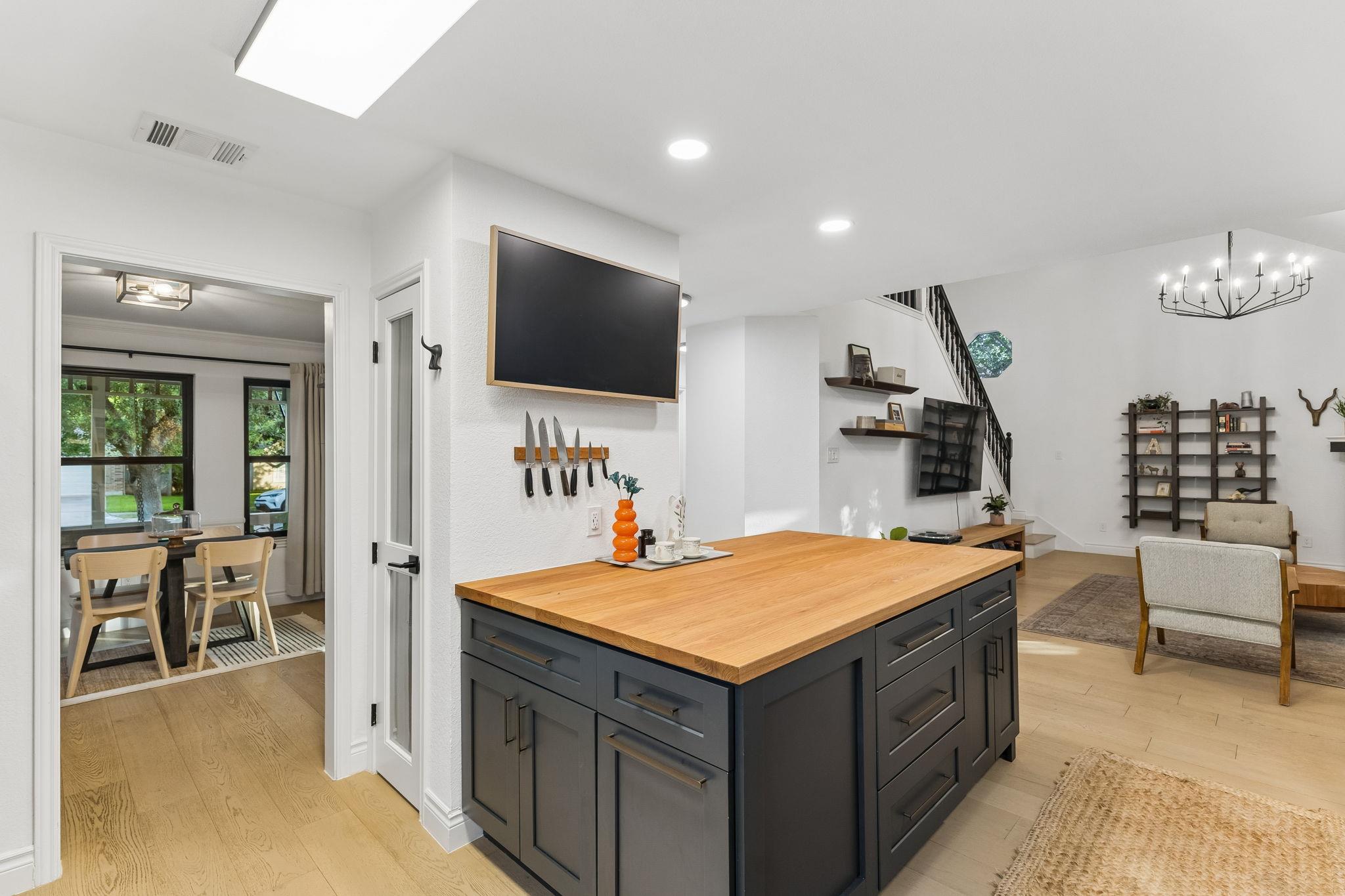 15708 Monona CV