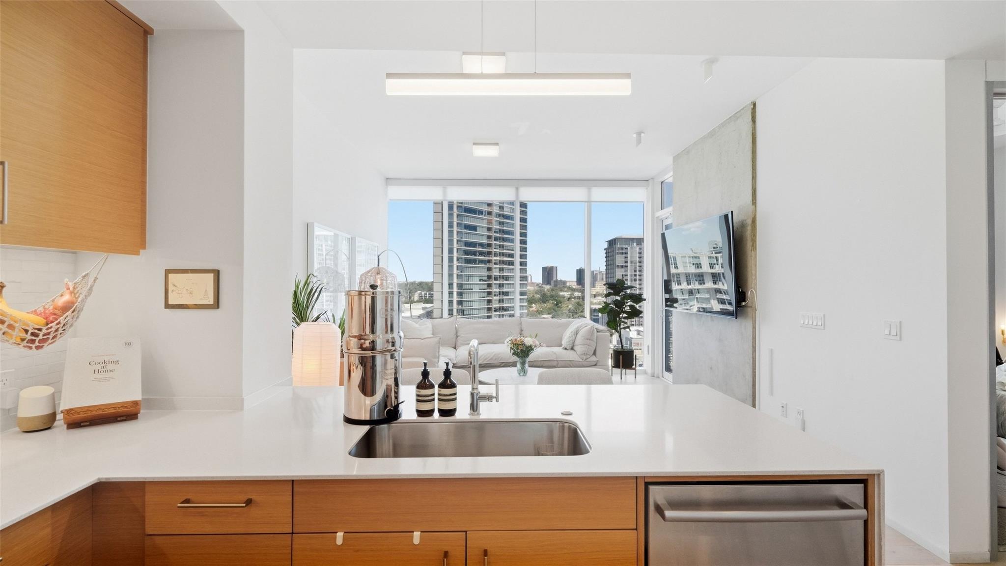 301 West Ave # 1403