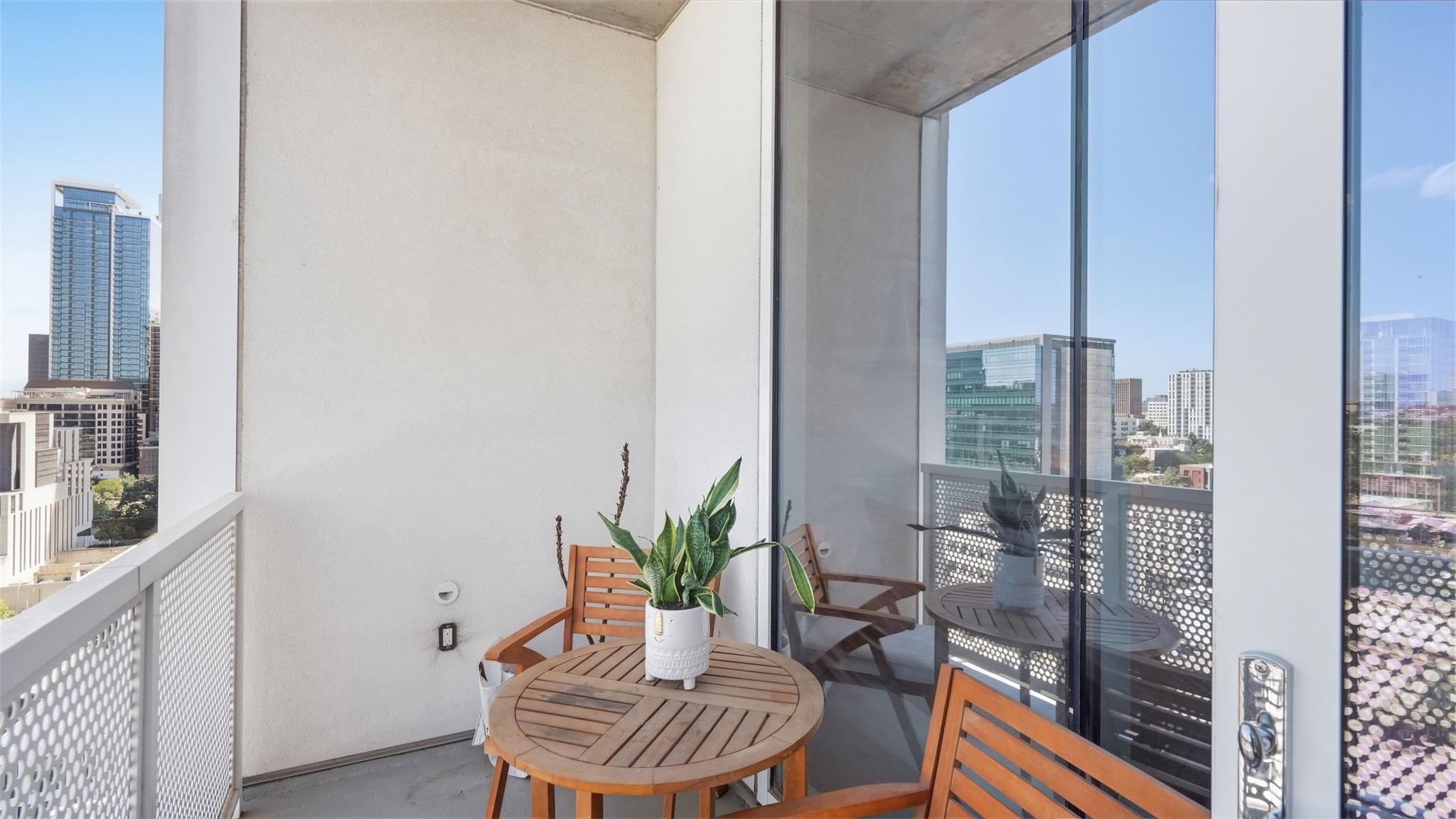 301 West Ave # 1403