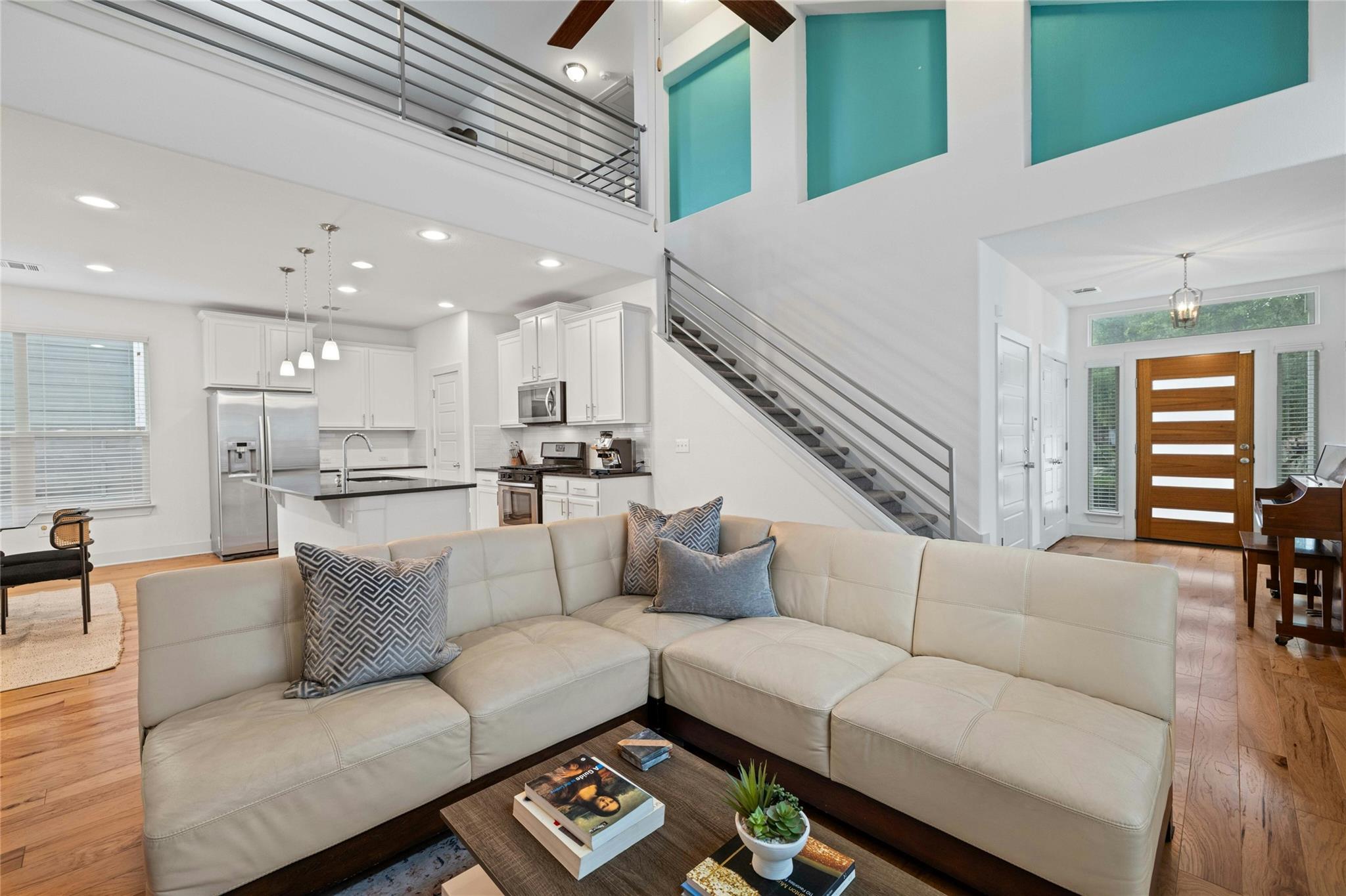 2313 Capulet ST