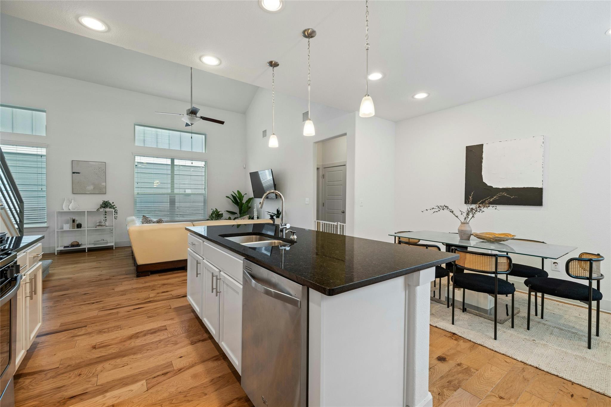 2313 Capulet ST