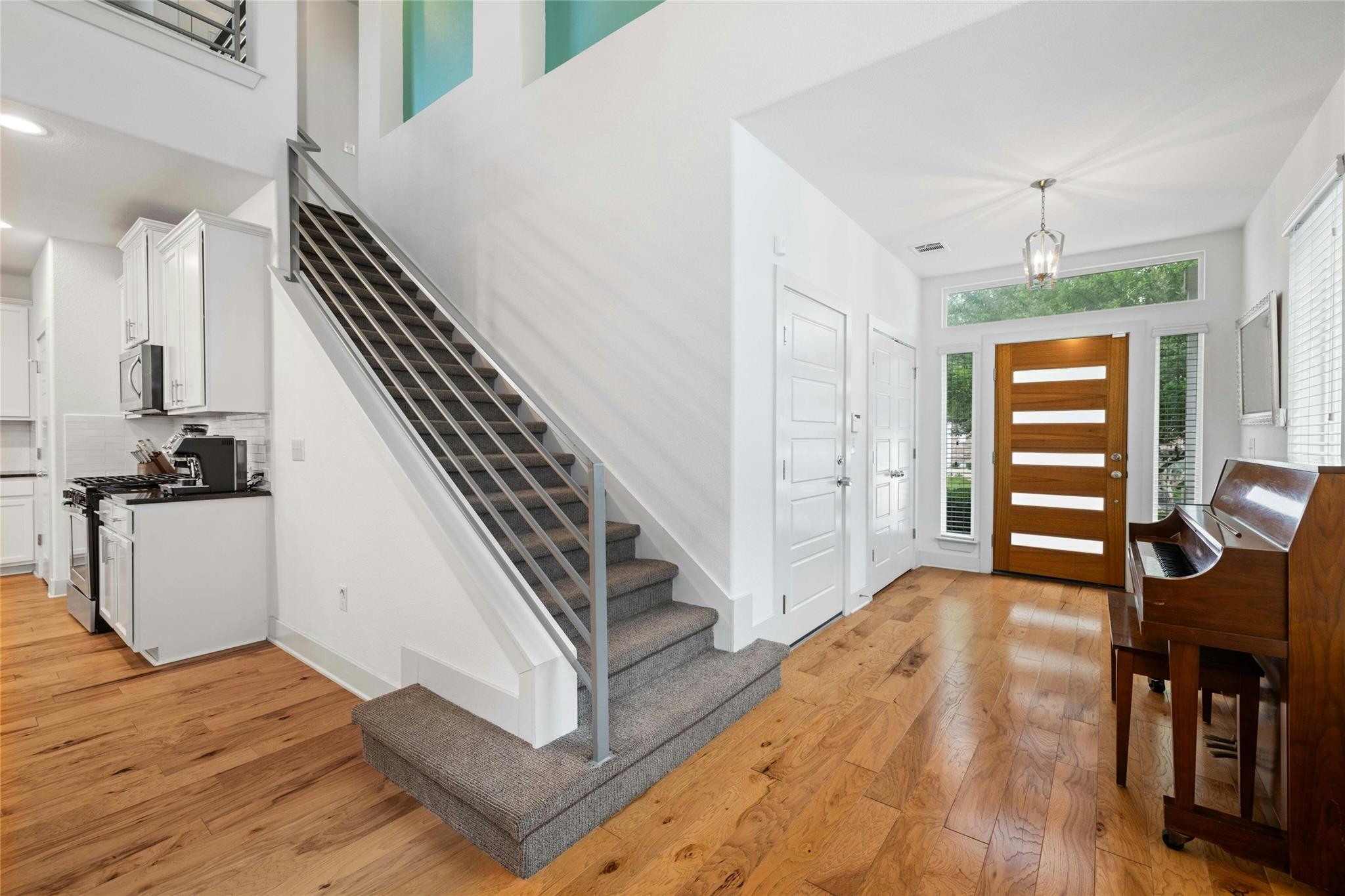 2313 Capulet ST