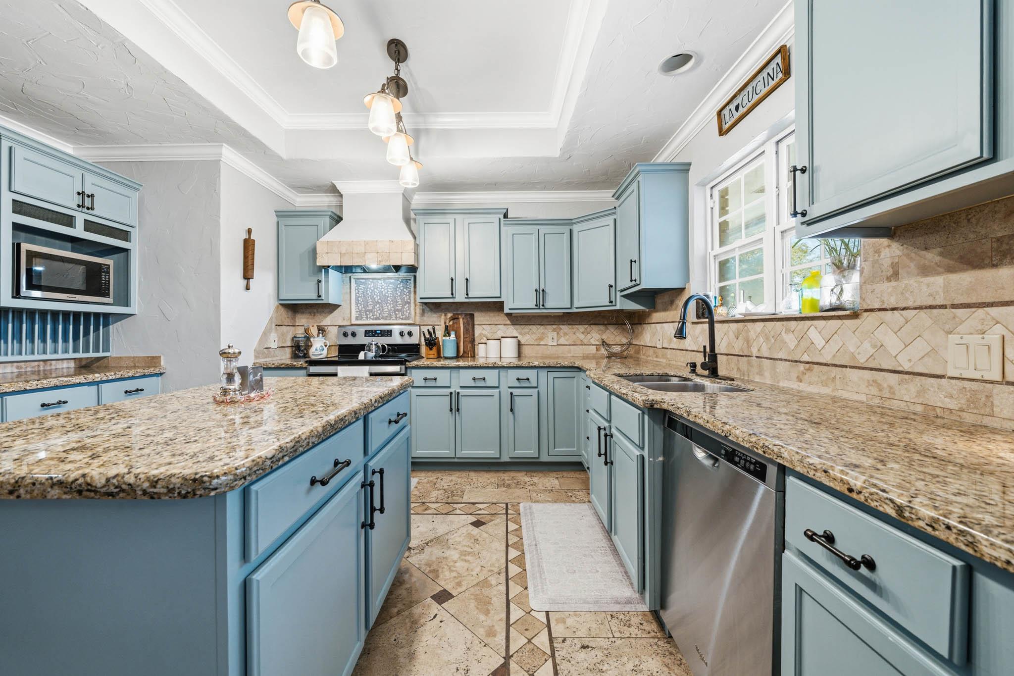 888 Shanklin RD
