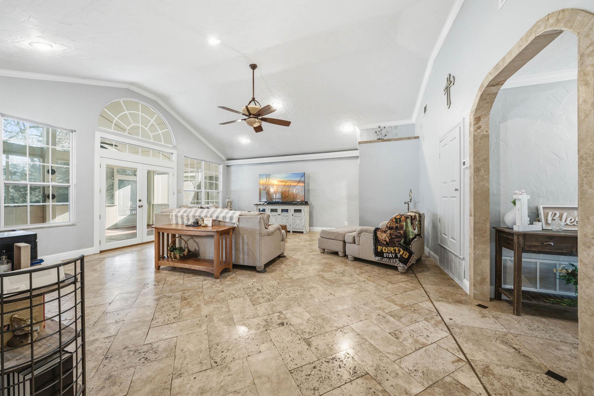888 Shanklin RD
