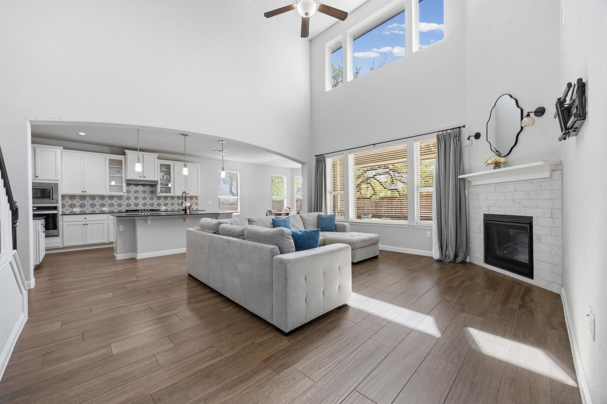 2209 Littleleaf LN