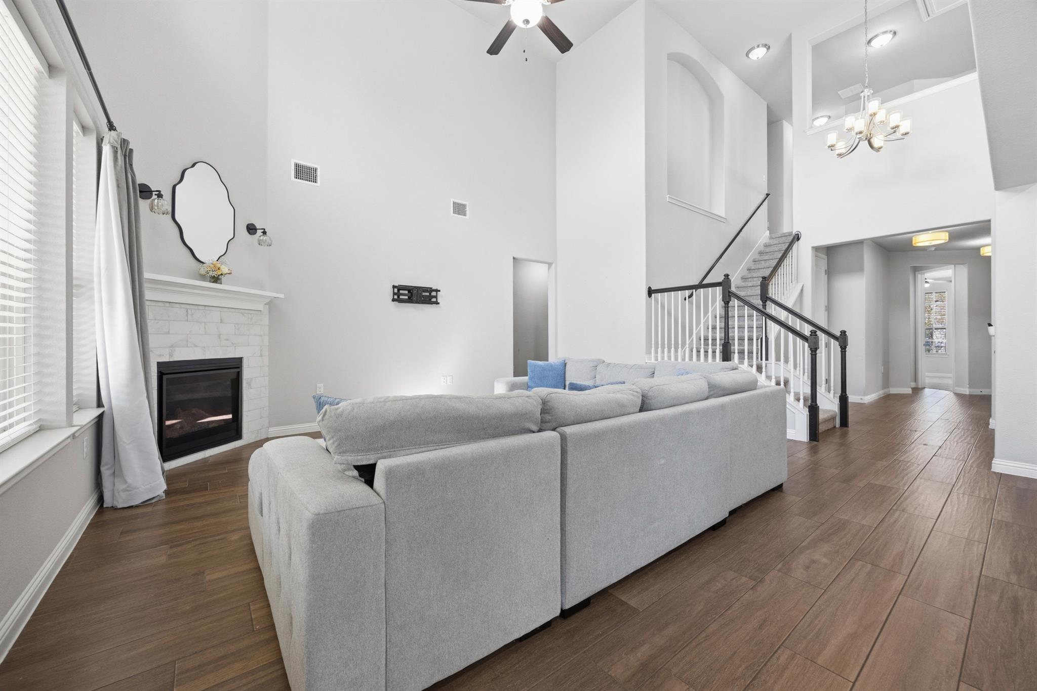 2209 Littleleaf LN
