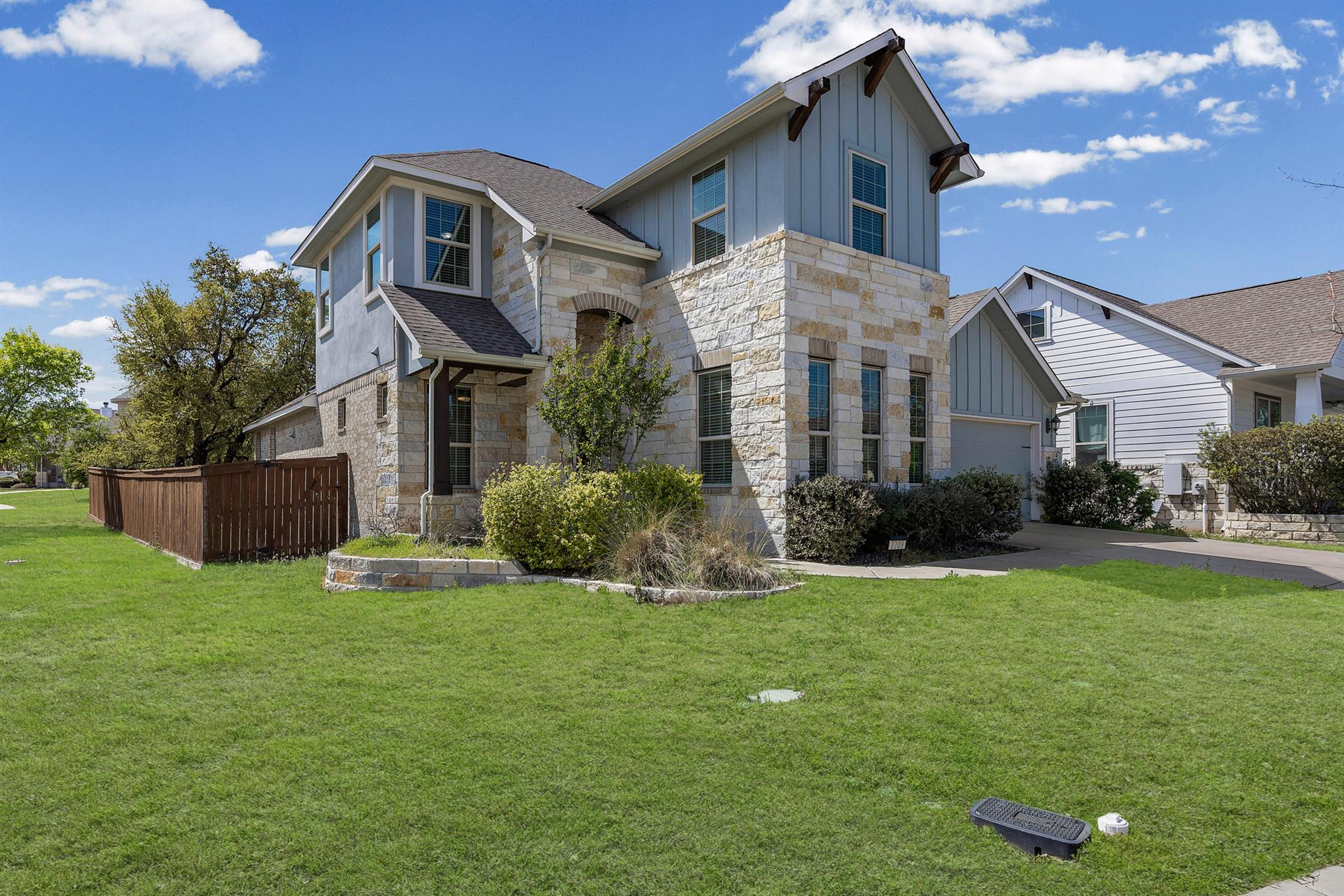 2209 Littleleaf LN