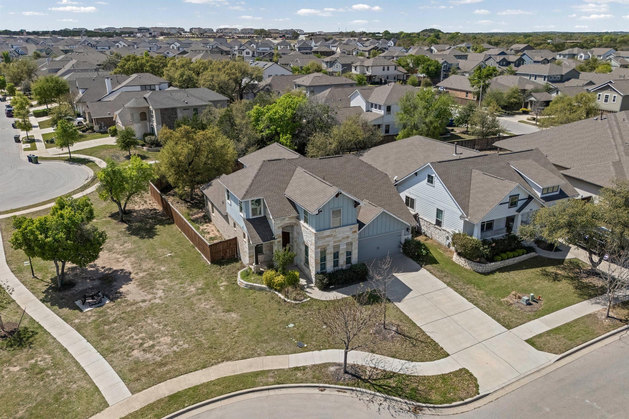 2209 Littleleaf LN
