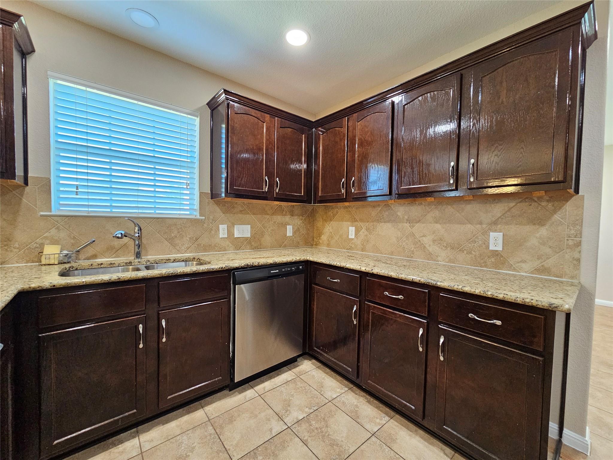 19001 Leigh LN