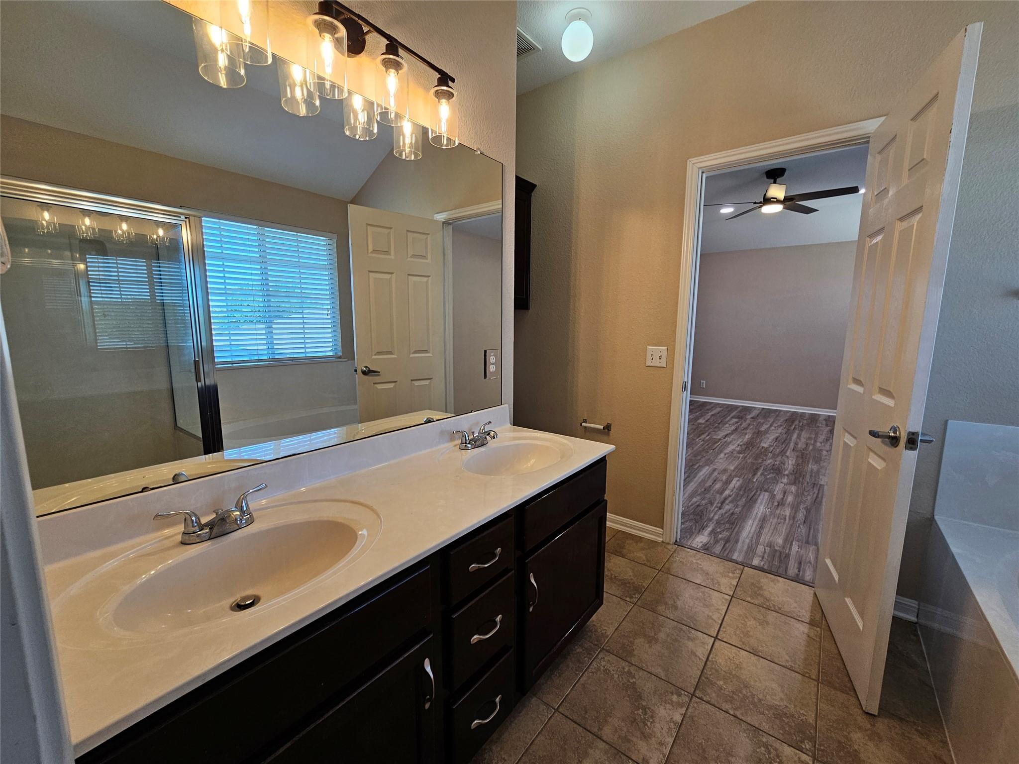 19001 Leigh LN