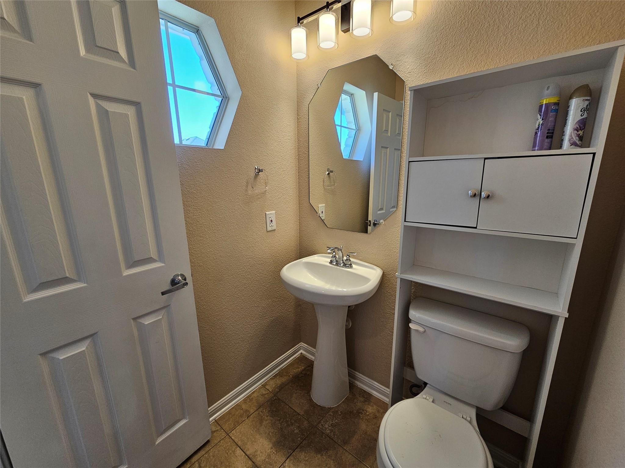 19001 Leigh LN