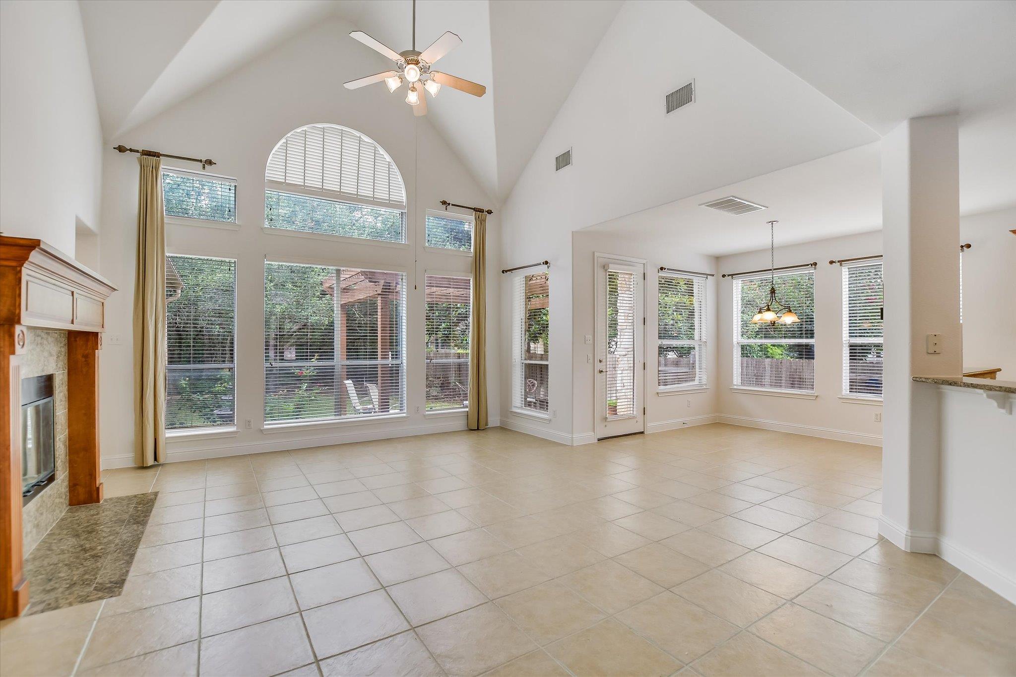 2512 Armatrading DR