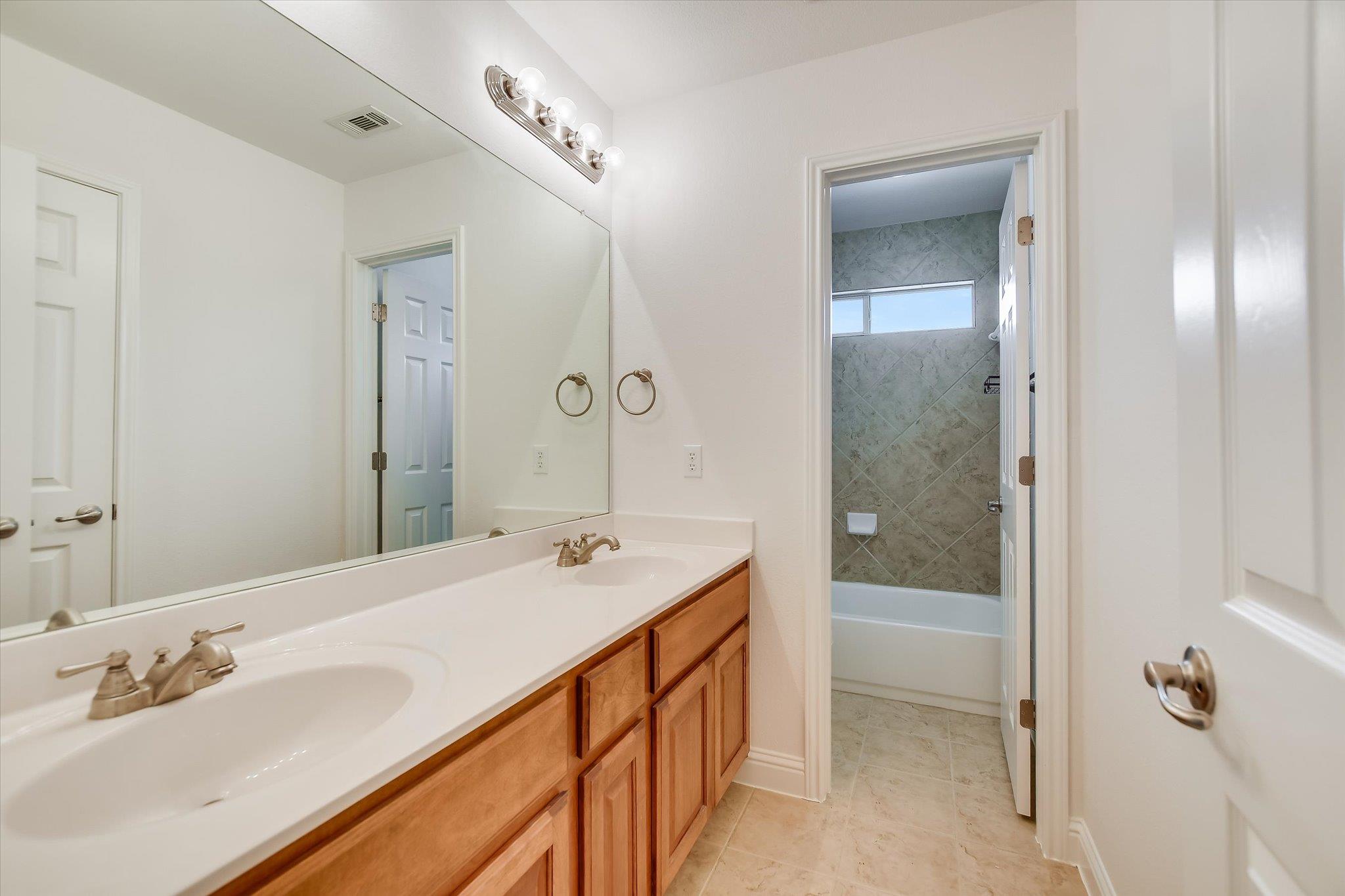 2512 Armatrading DR
