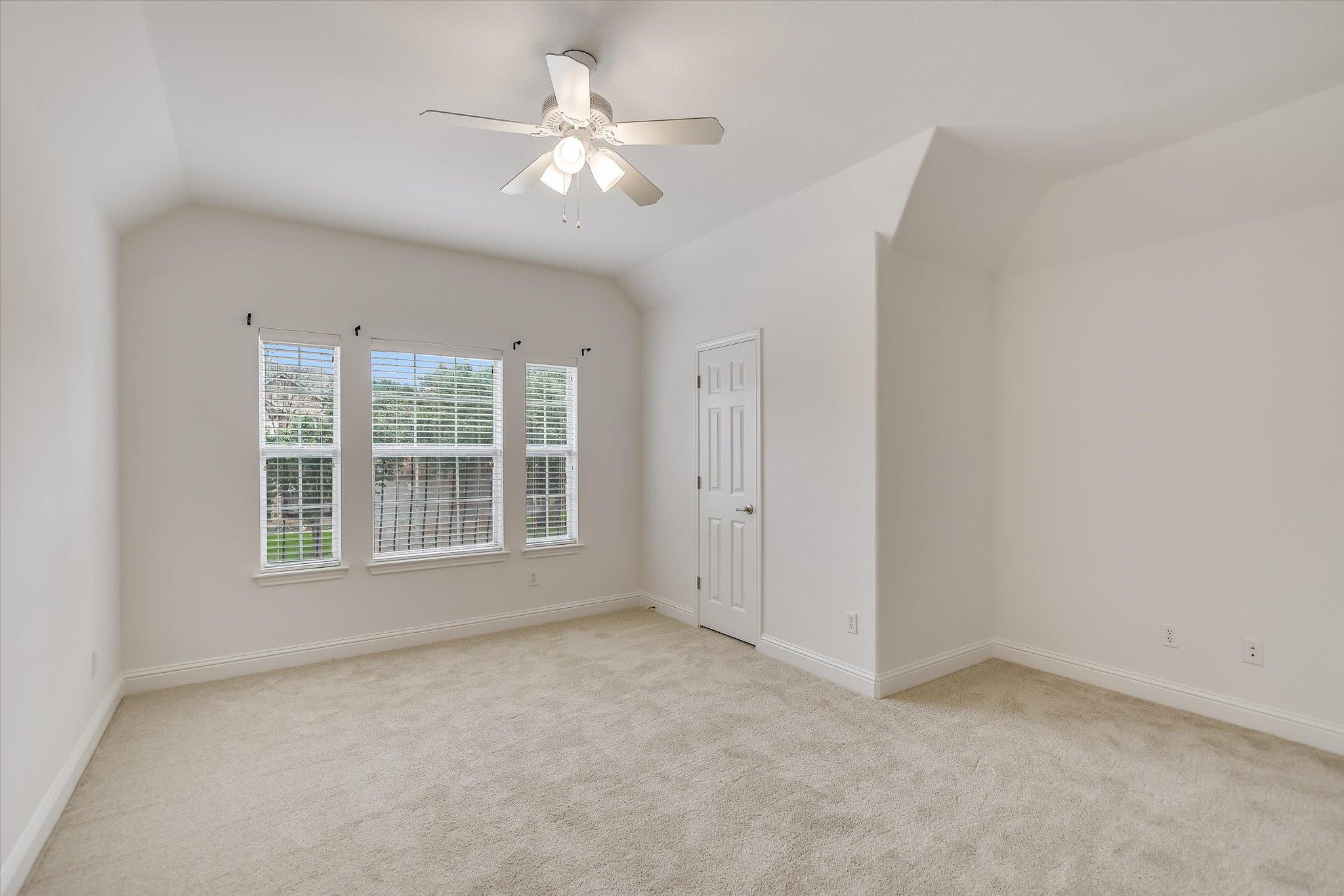 2512 Armatrading DR