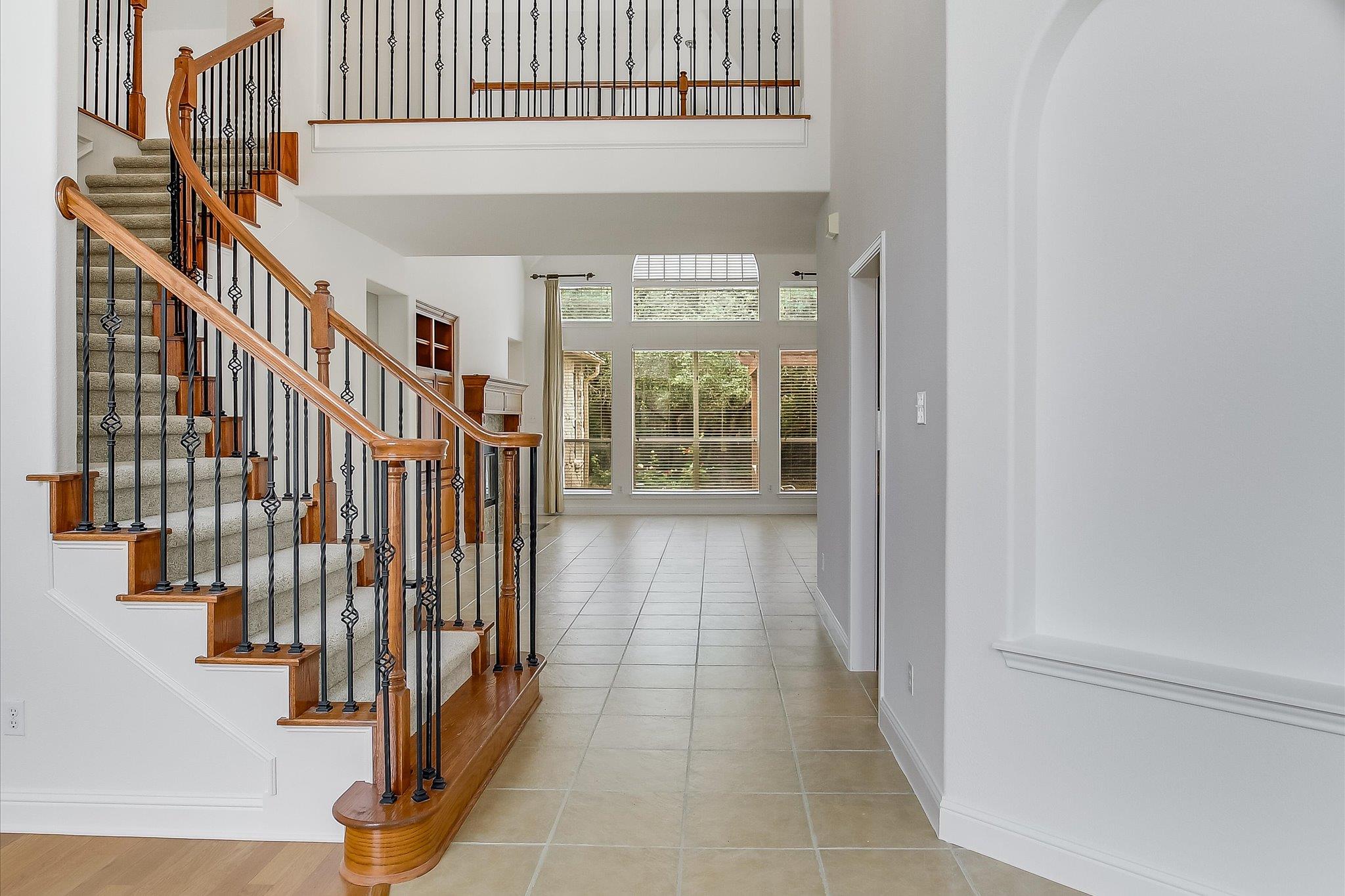 2512 Armatrading DR