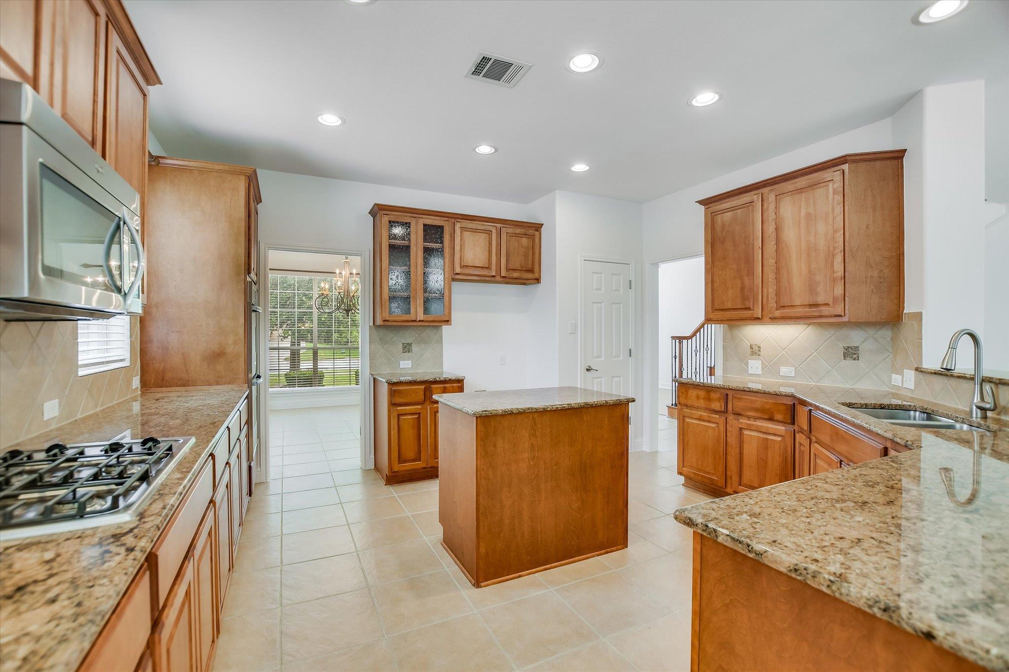 2512 Armatrading DR