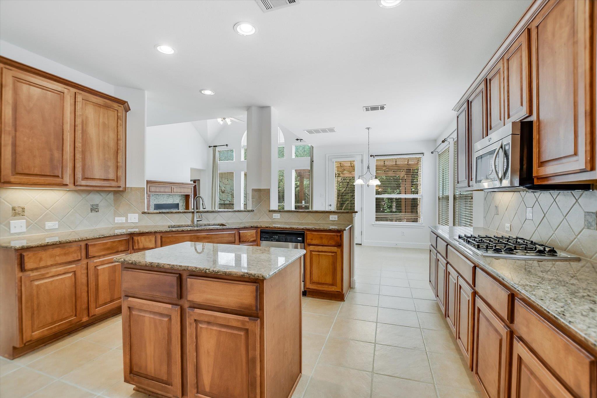 2512 Armatrading DR