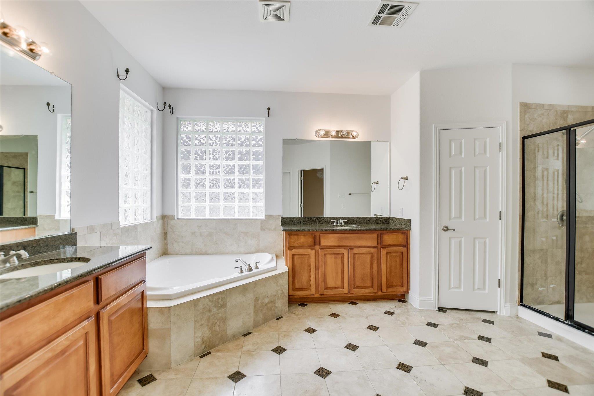 2512 Armatrading DR