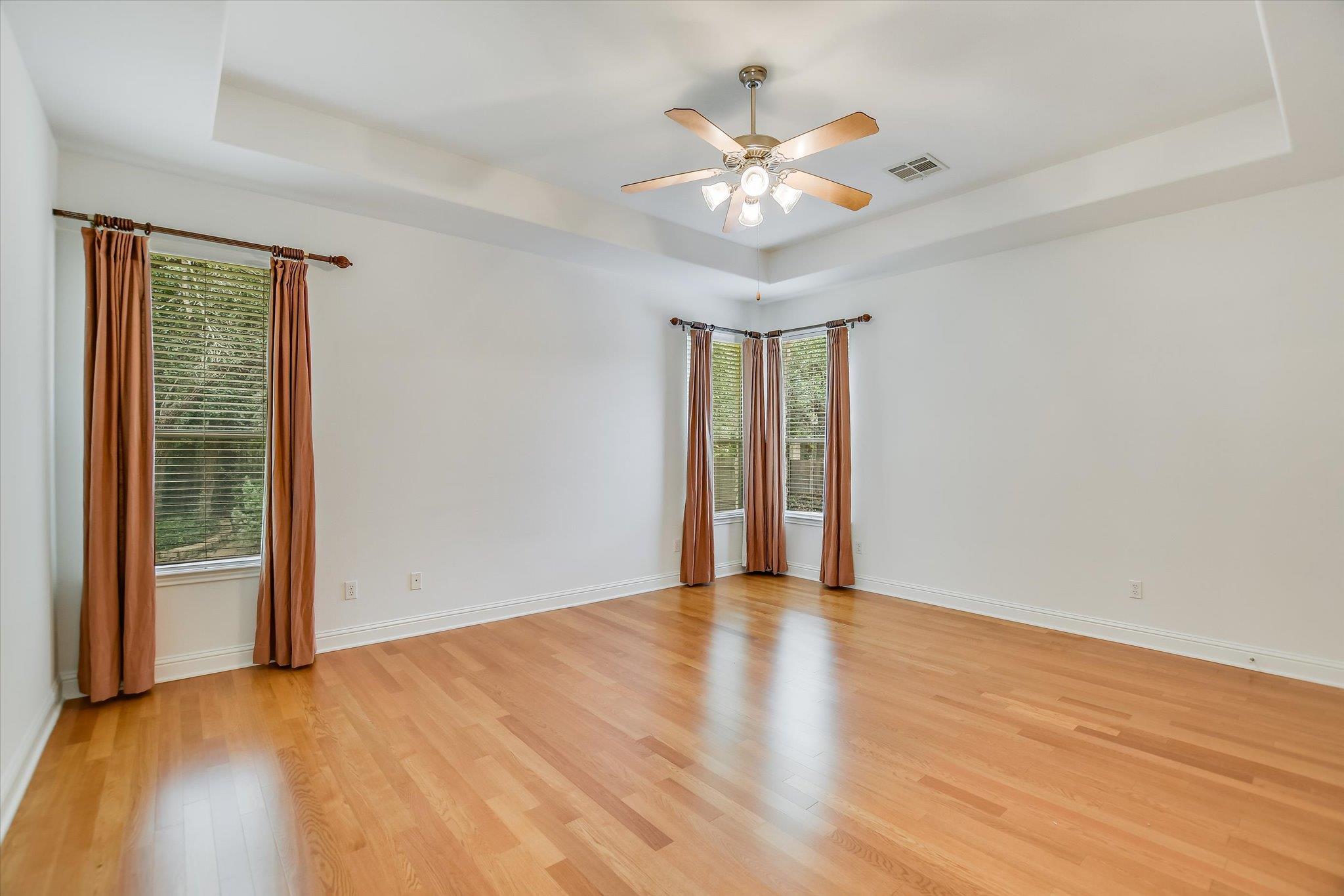 2512 Armatrading DR