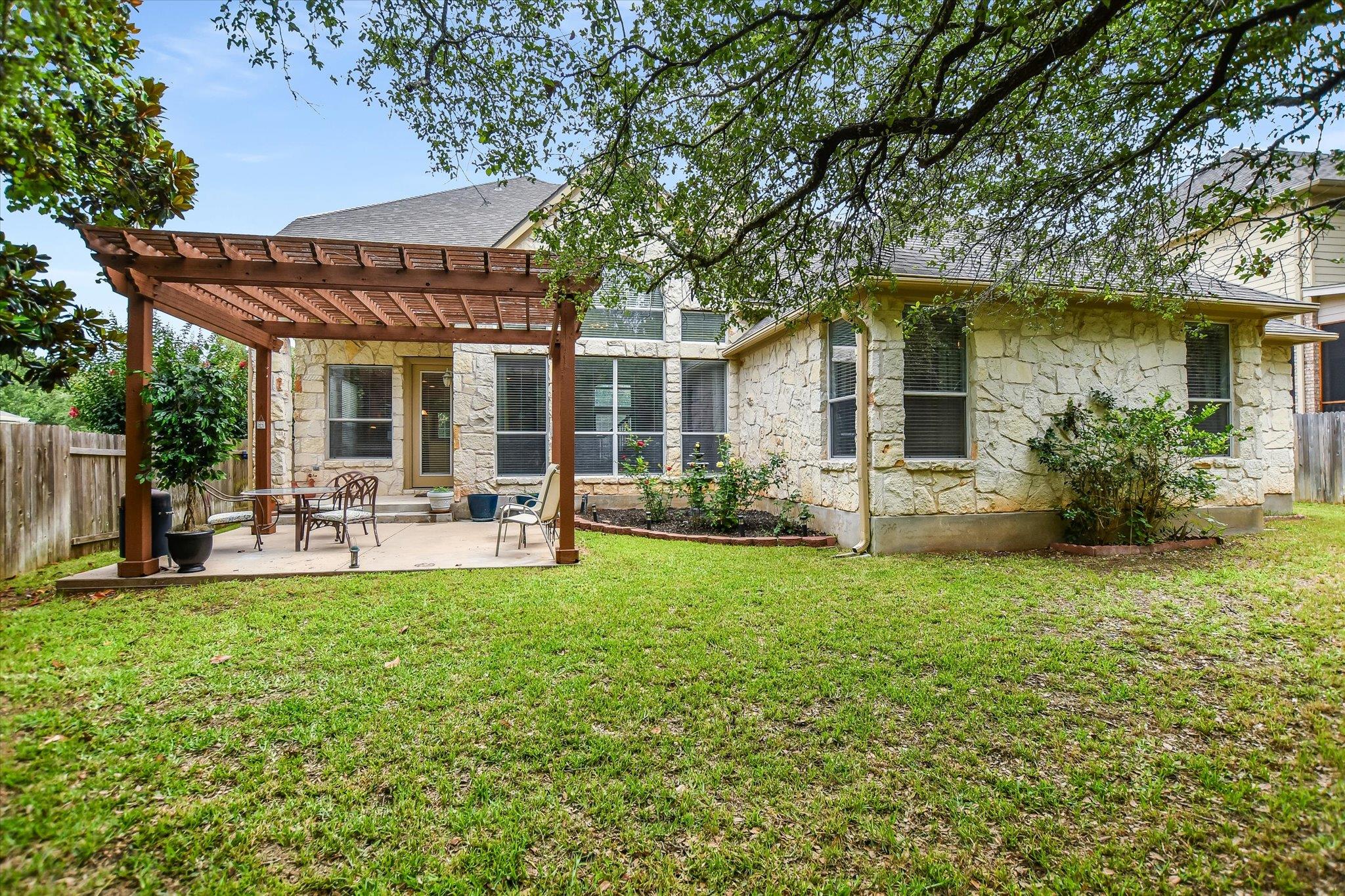 2512 Armatrading DR