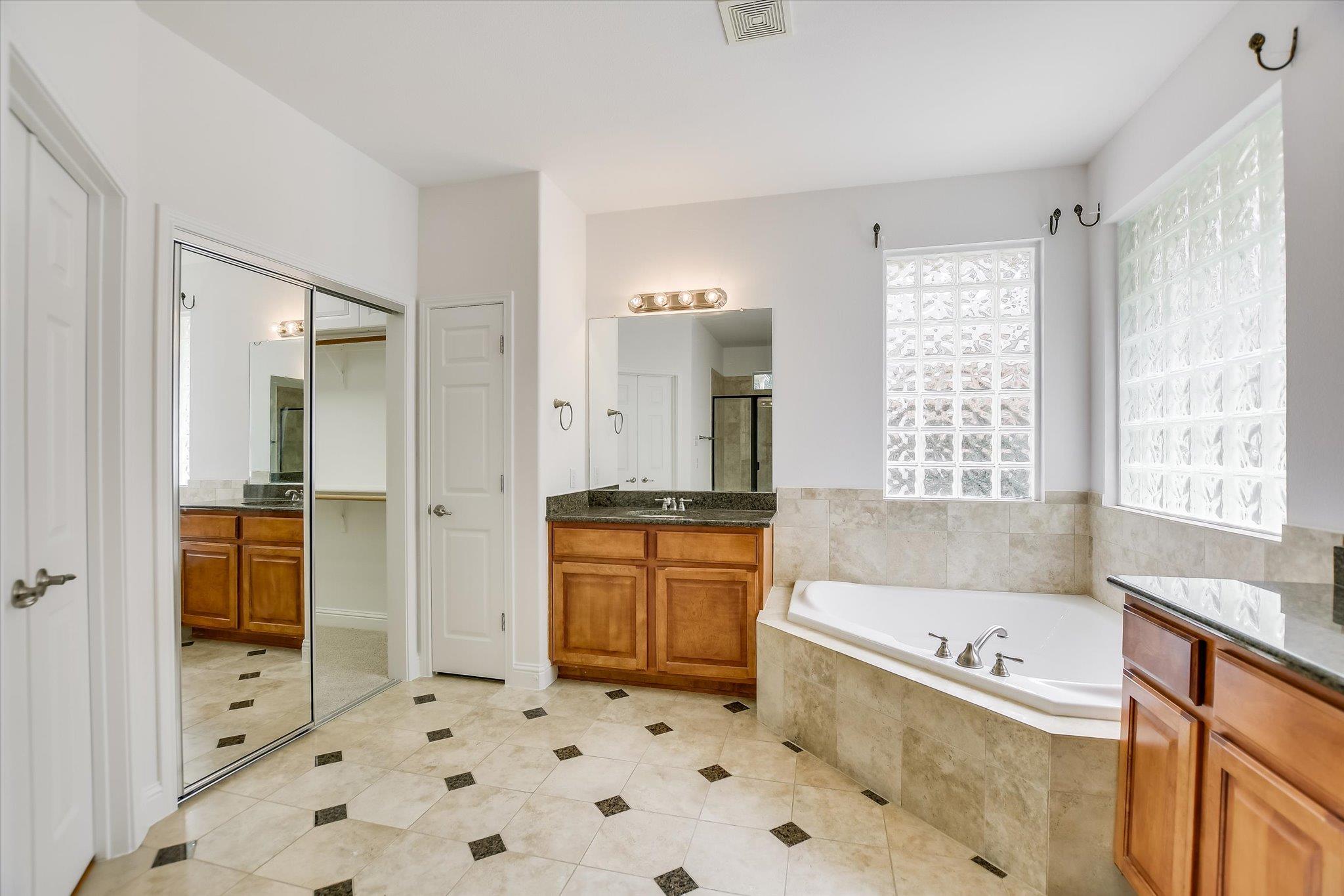 2512 Armatrading DR