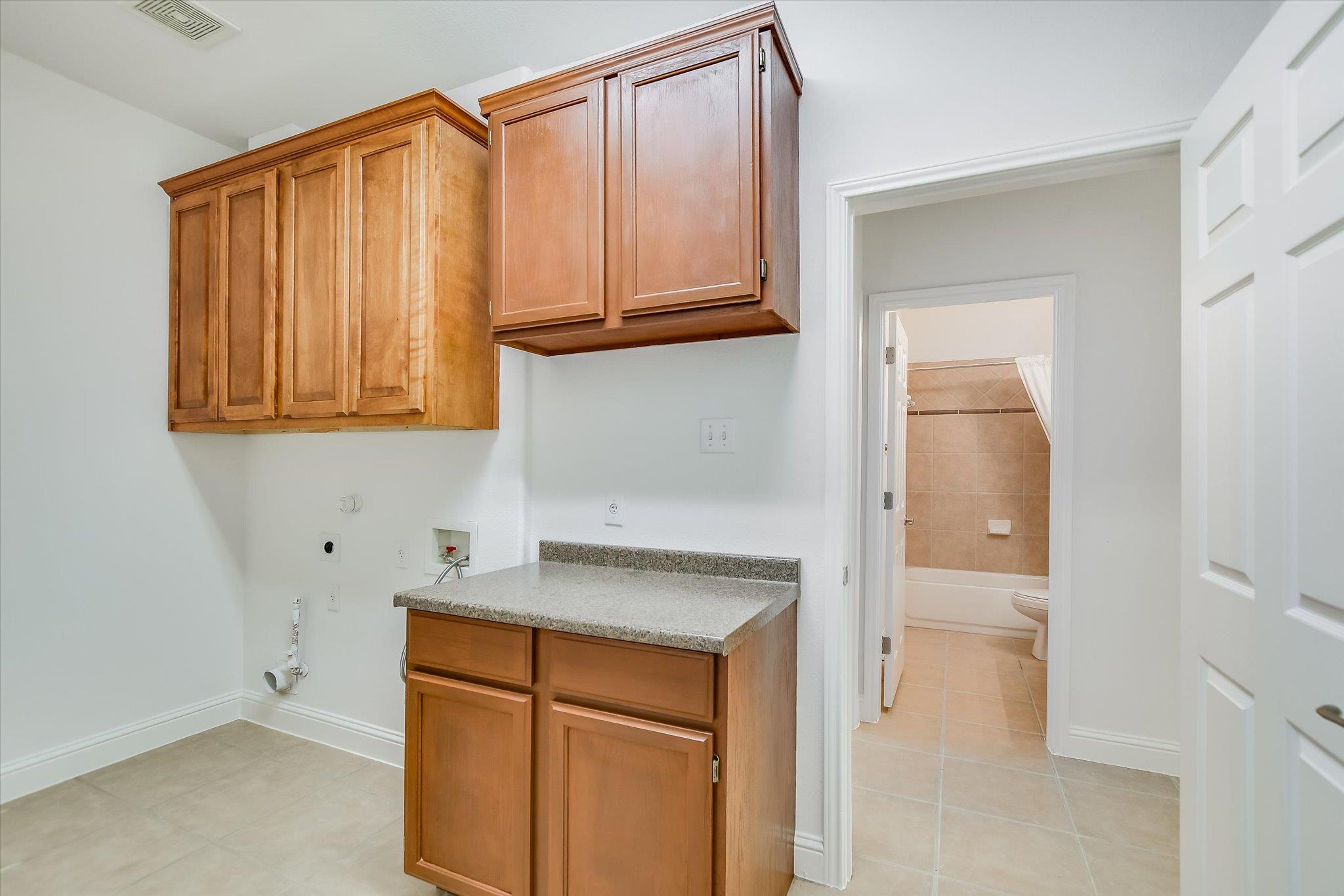 2512 Armatrading DR