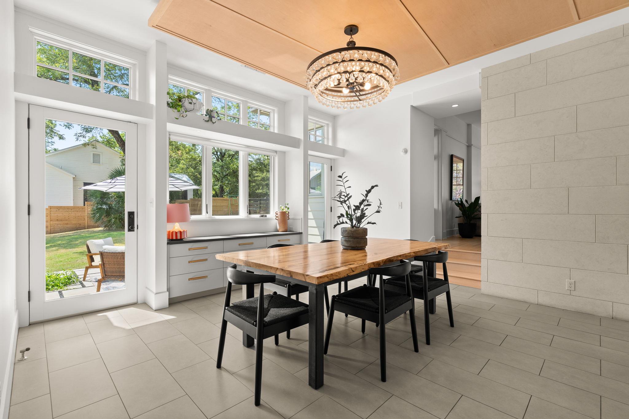 3015 Washington SQ