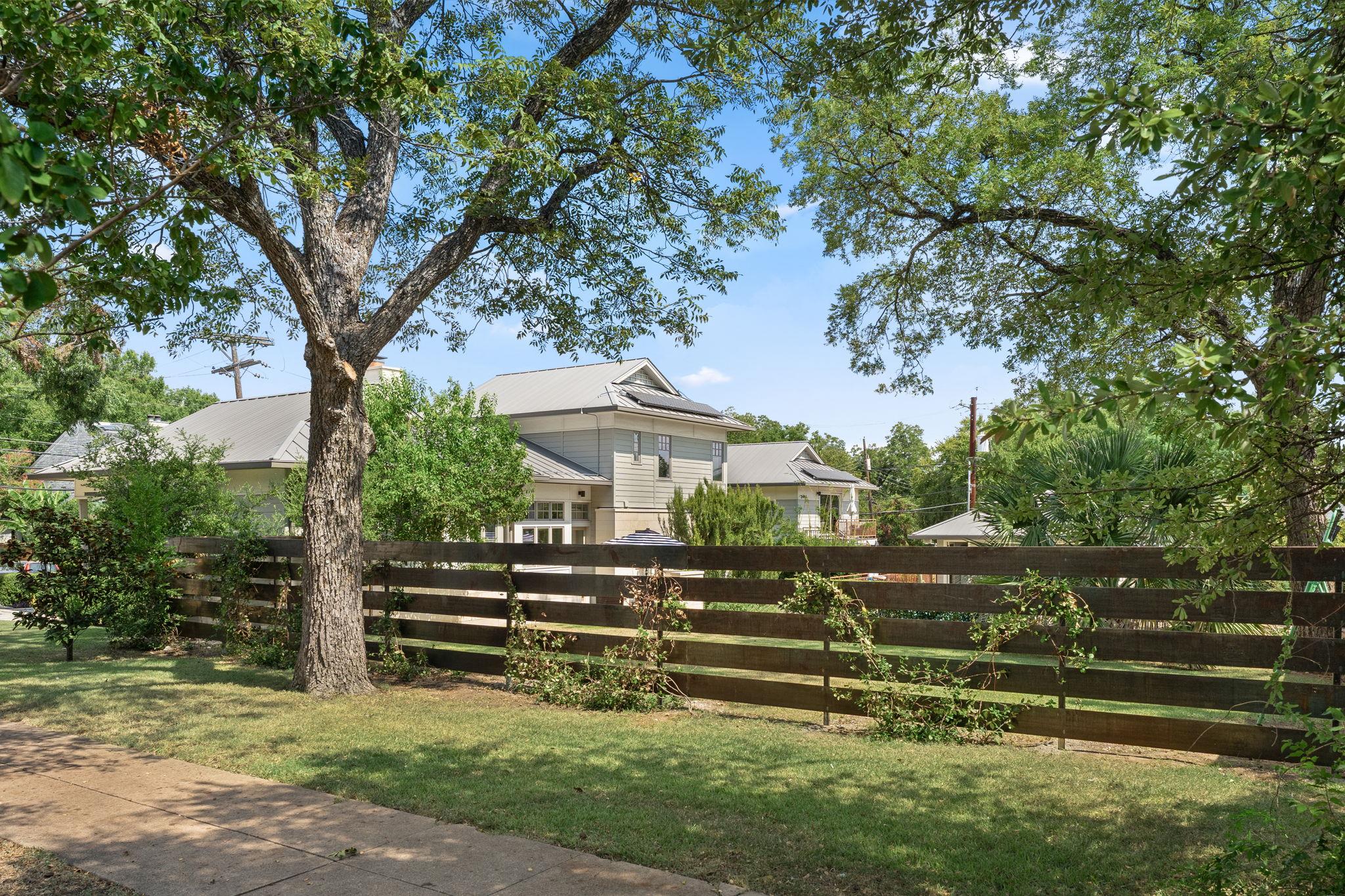 3015 Washington SQ