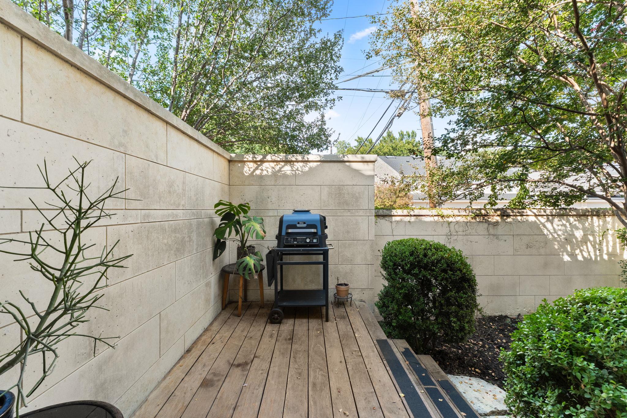 3015 Washington SQ