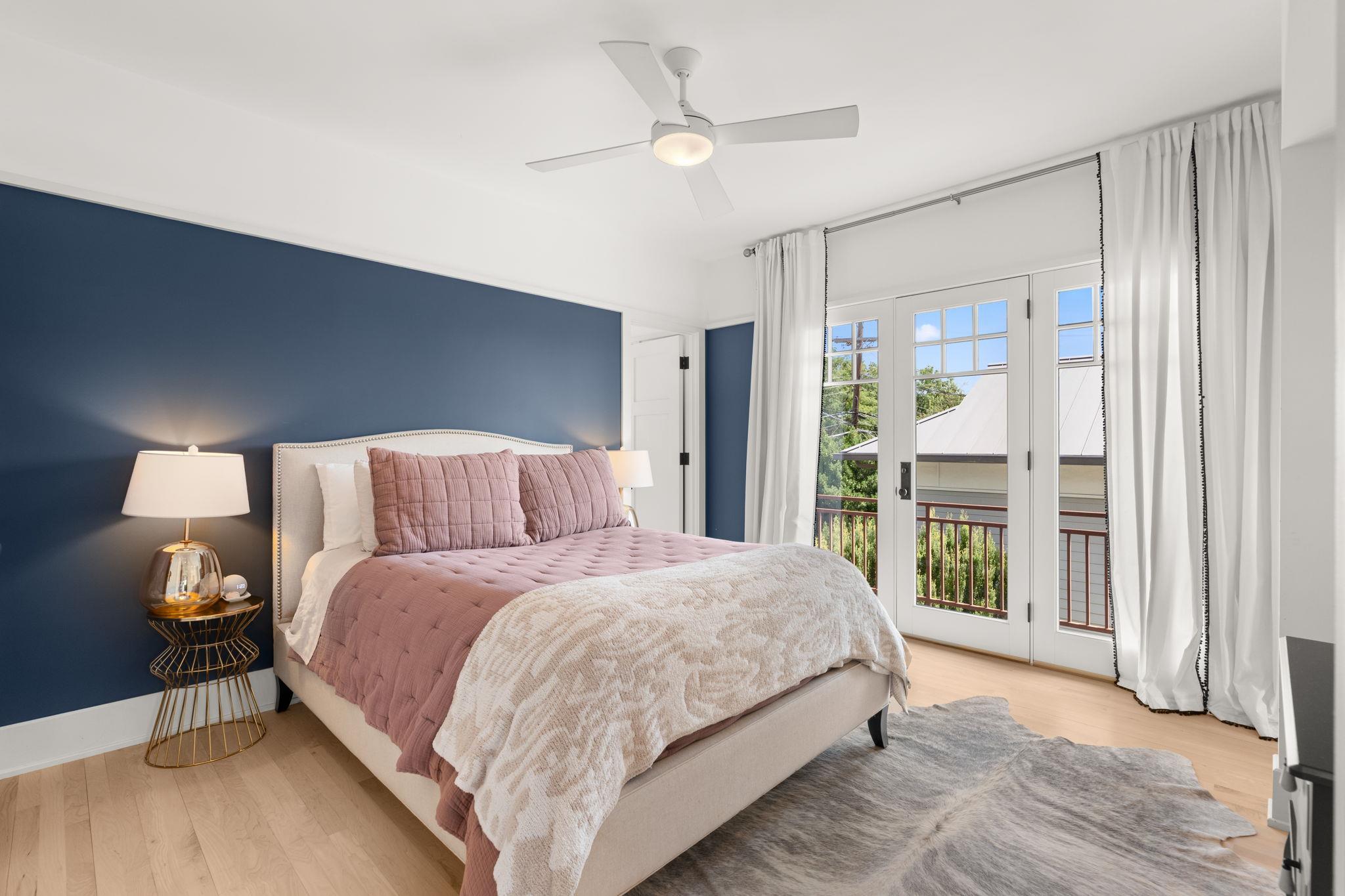 3015 Washington SQ
