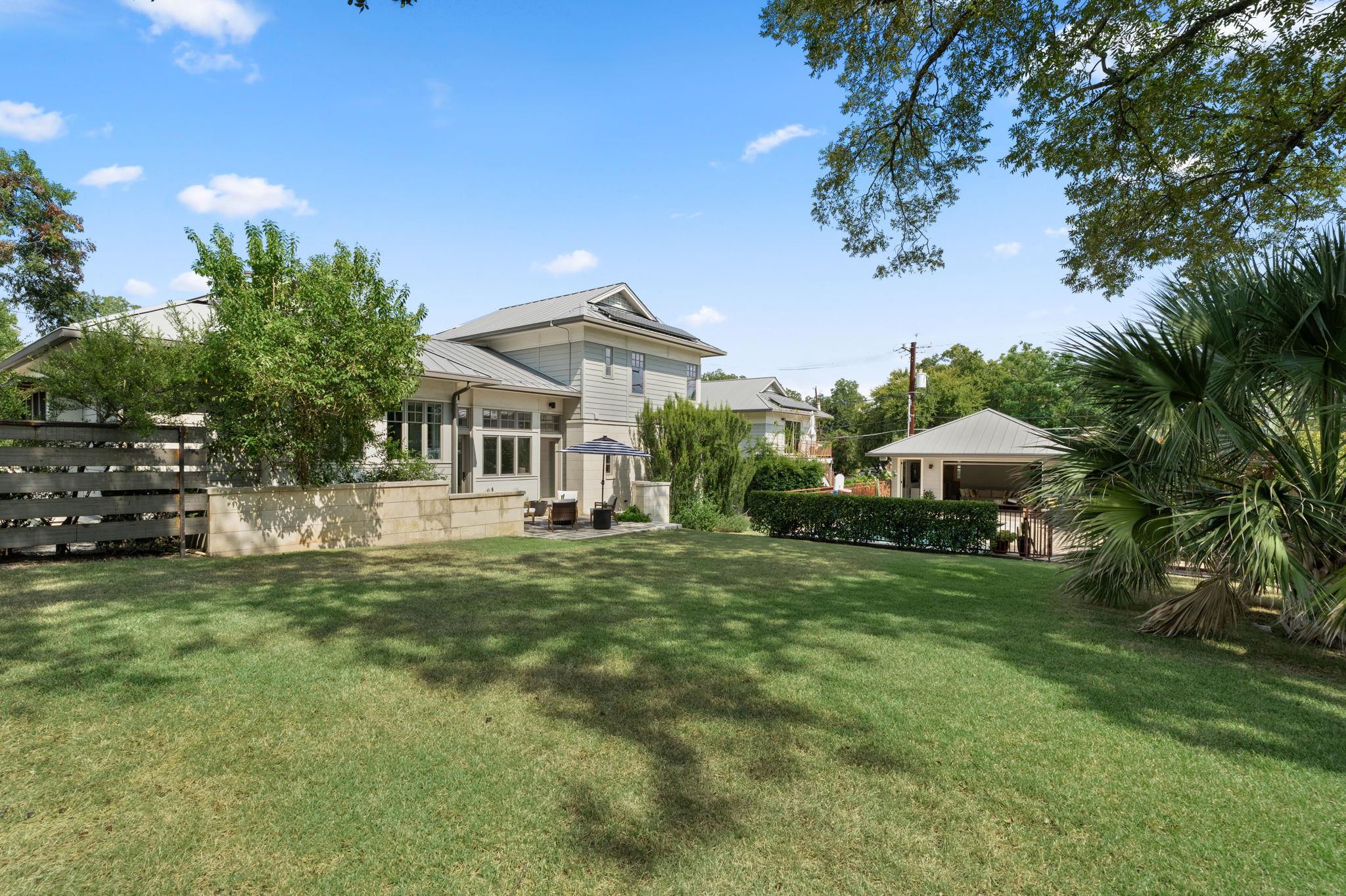 3015 Washington SQ
