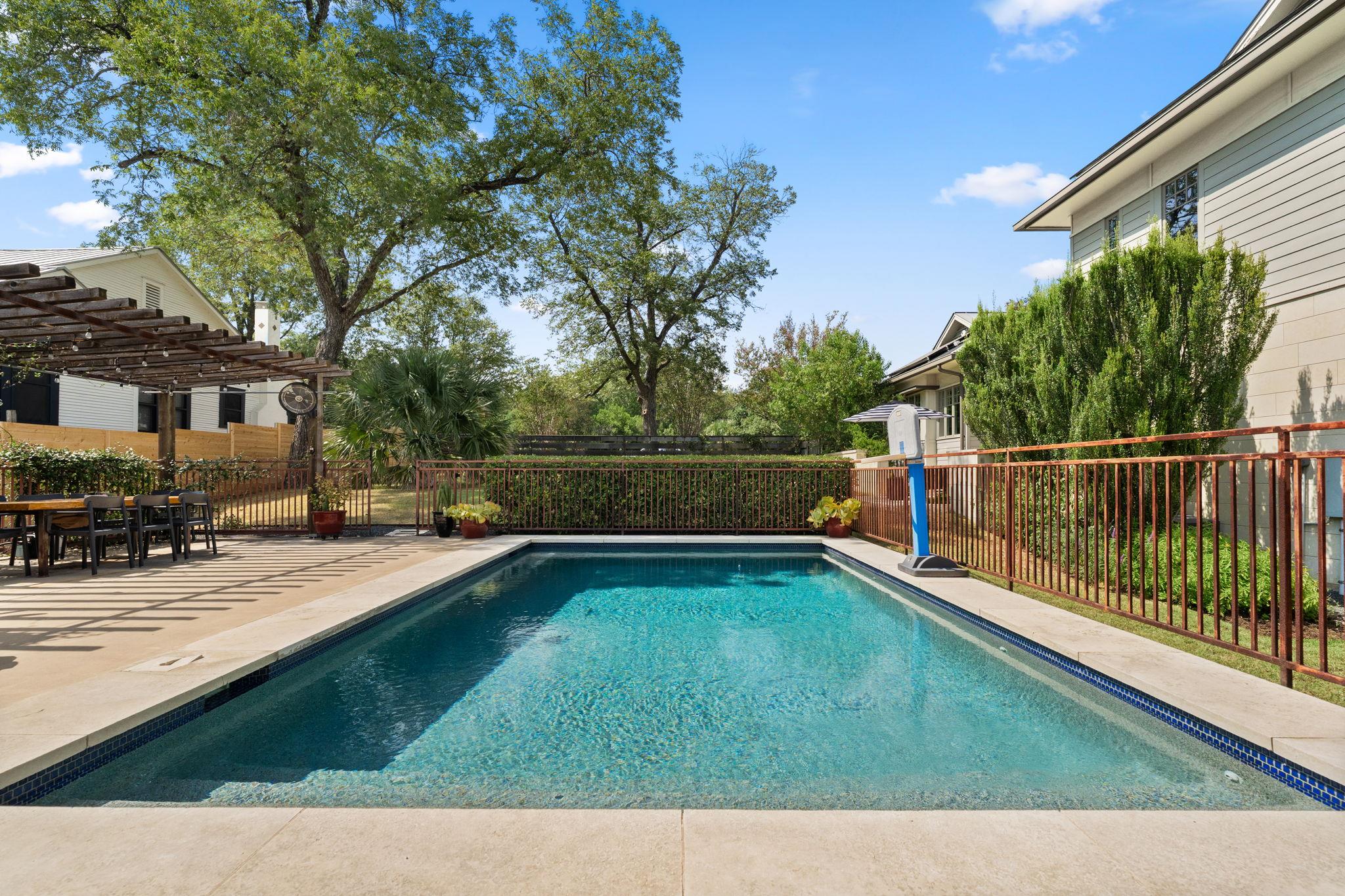 3015 Washington SQ