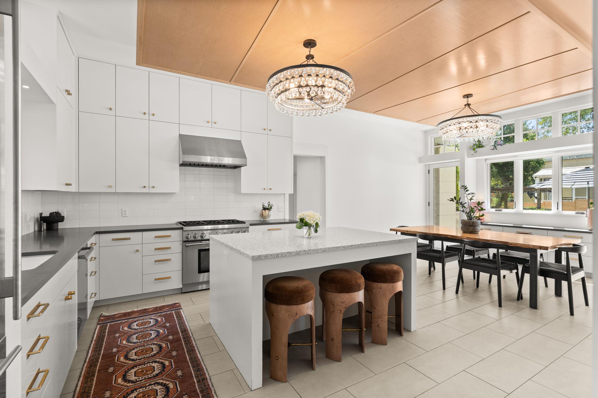 3015 Washington SQ