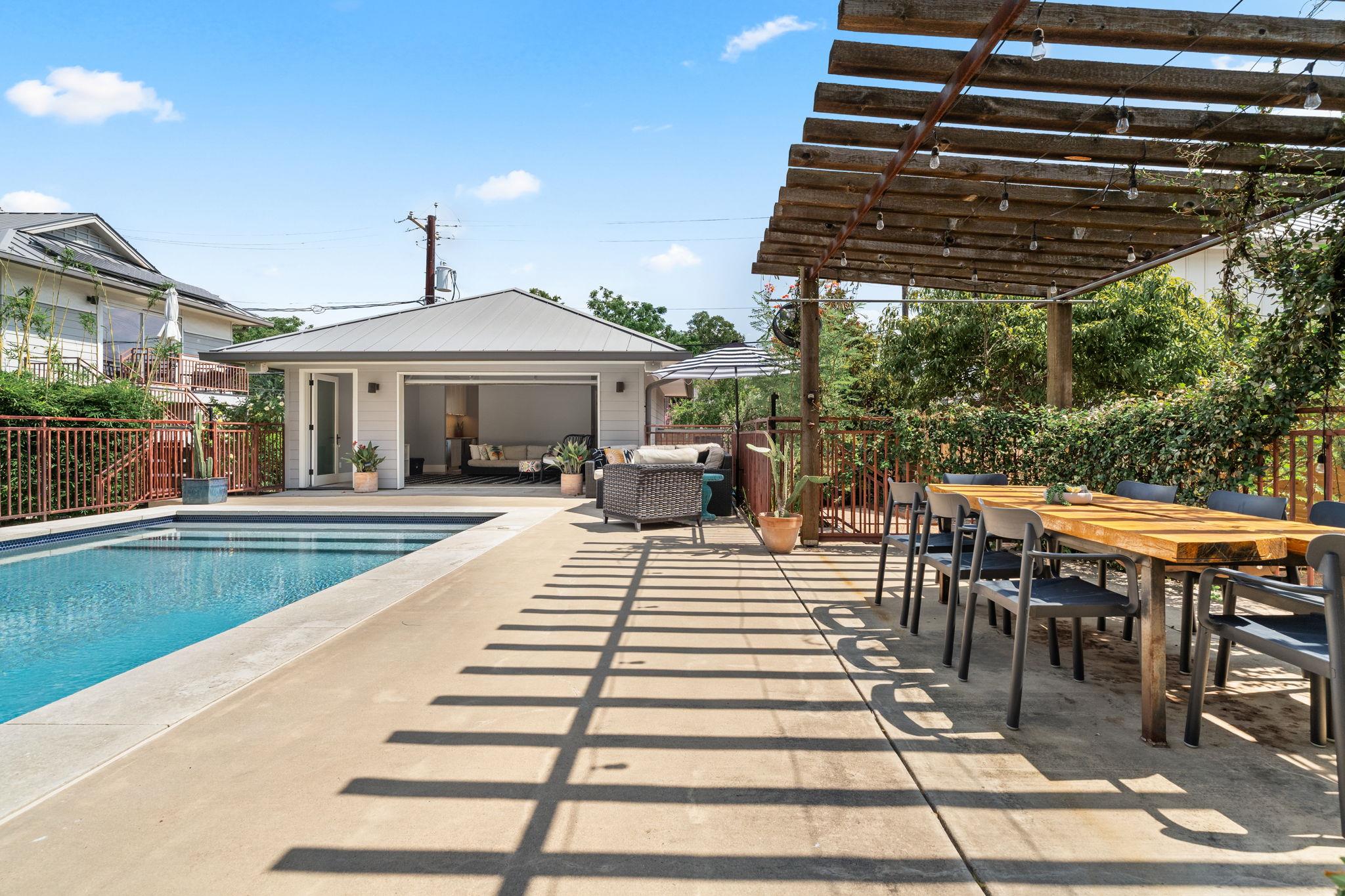 3015 Washington SQ