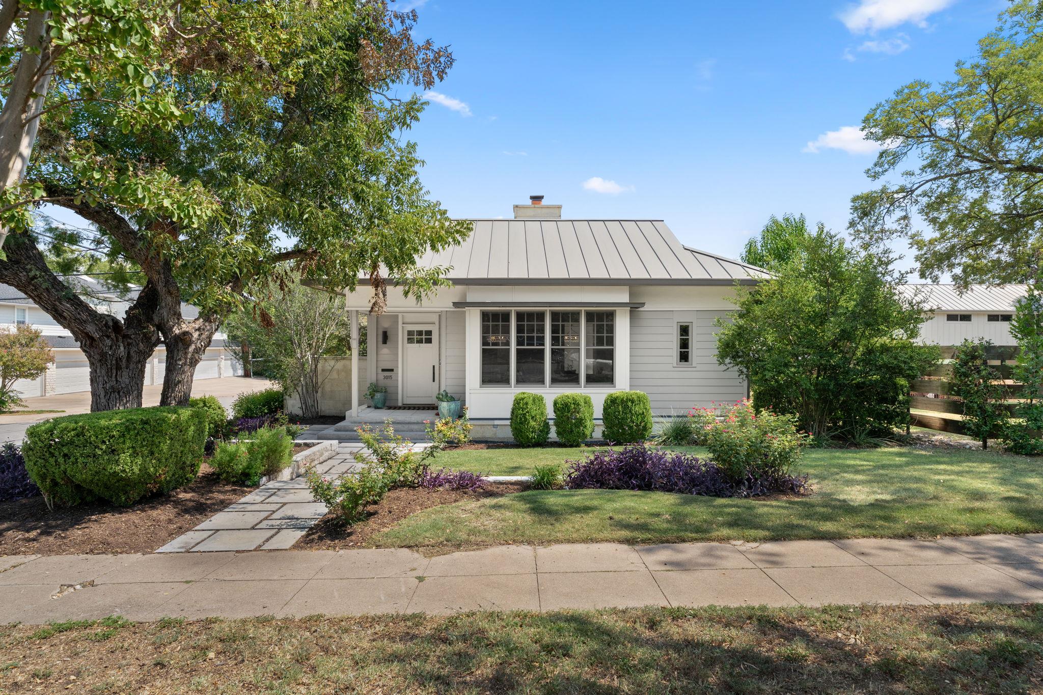 3015 Washington SQ