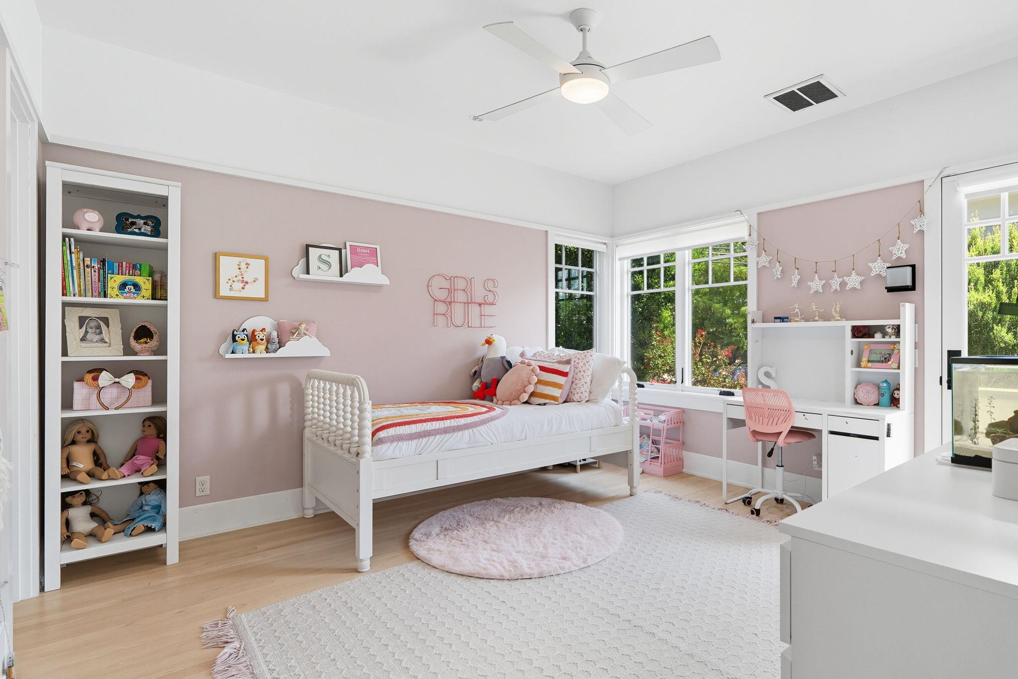 3015 Washington SQ