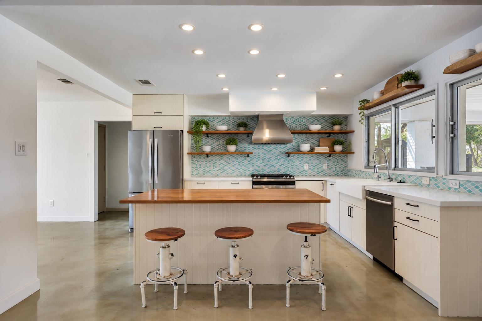 6209 Daffan LN