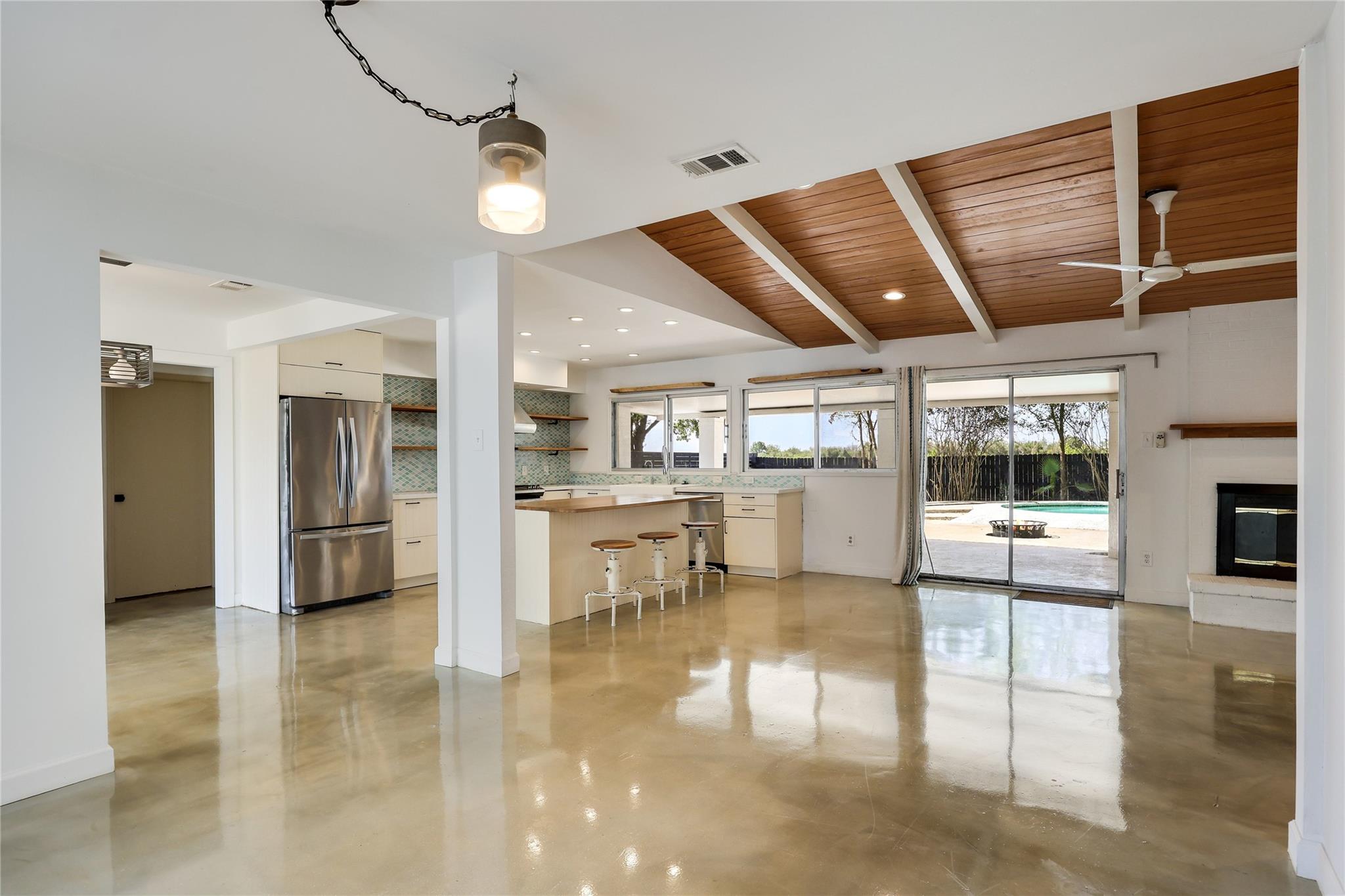 6209 Daffan LN