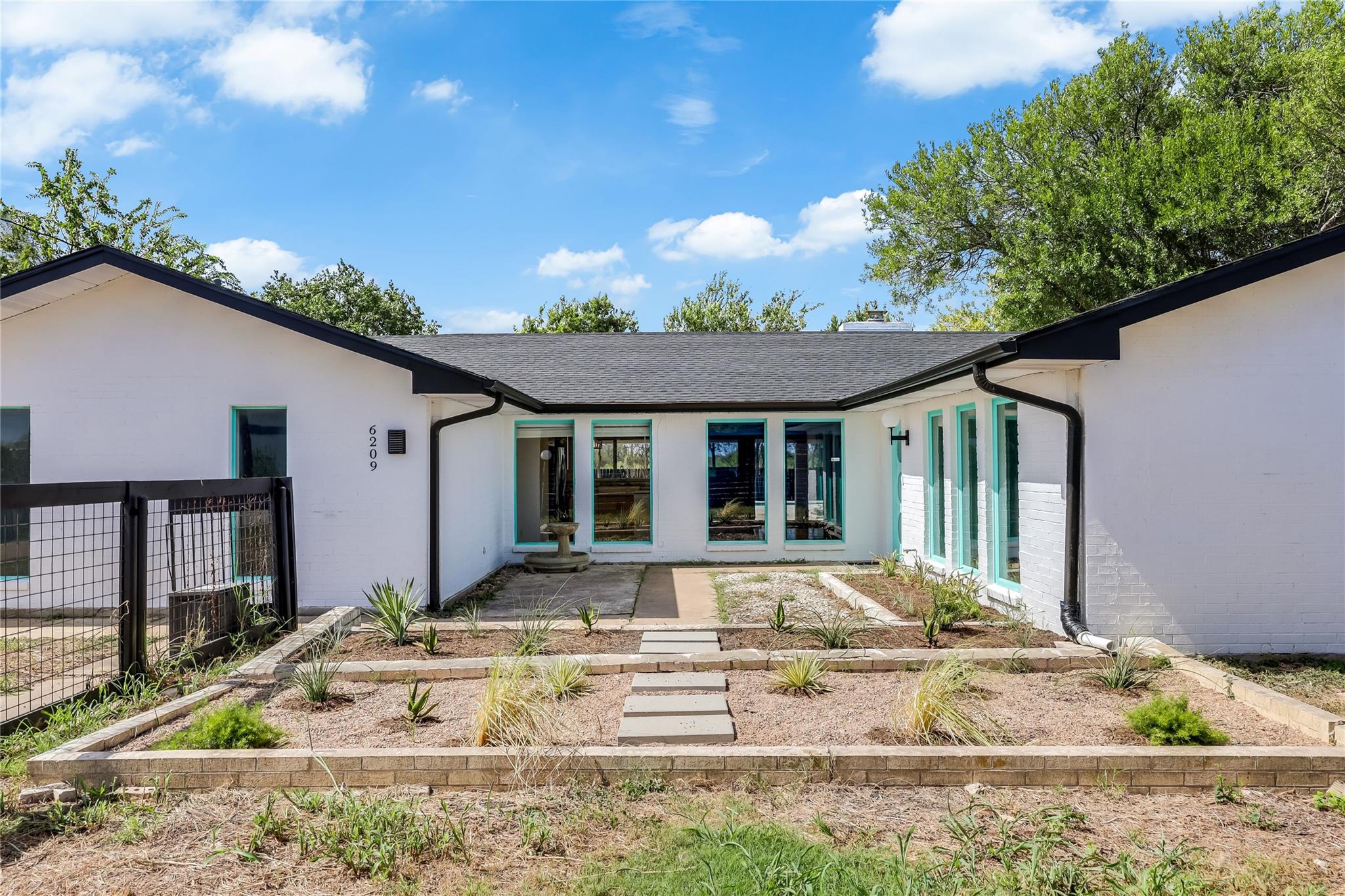 6209 Daffan LN