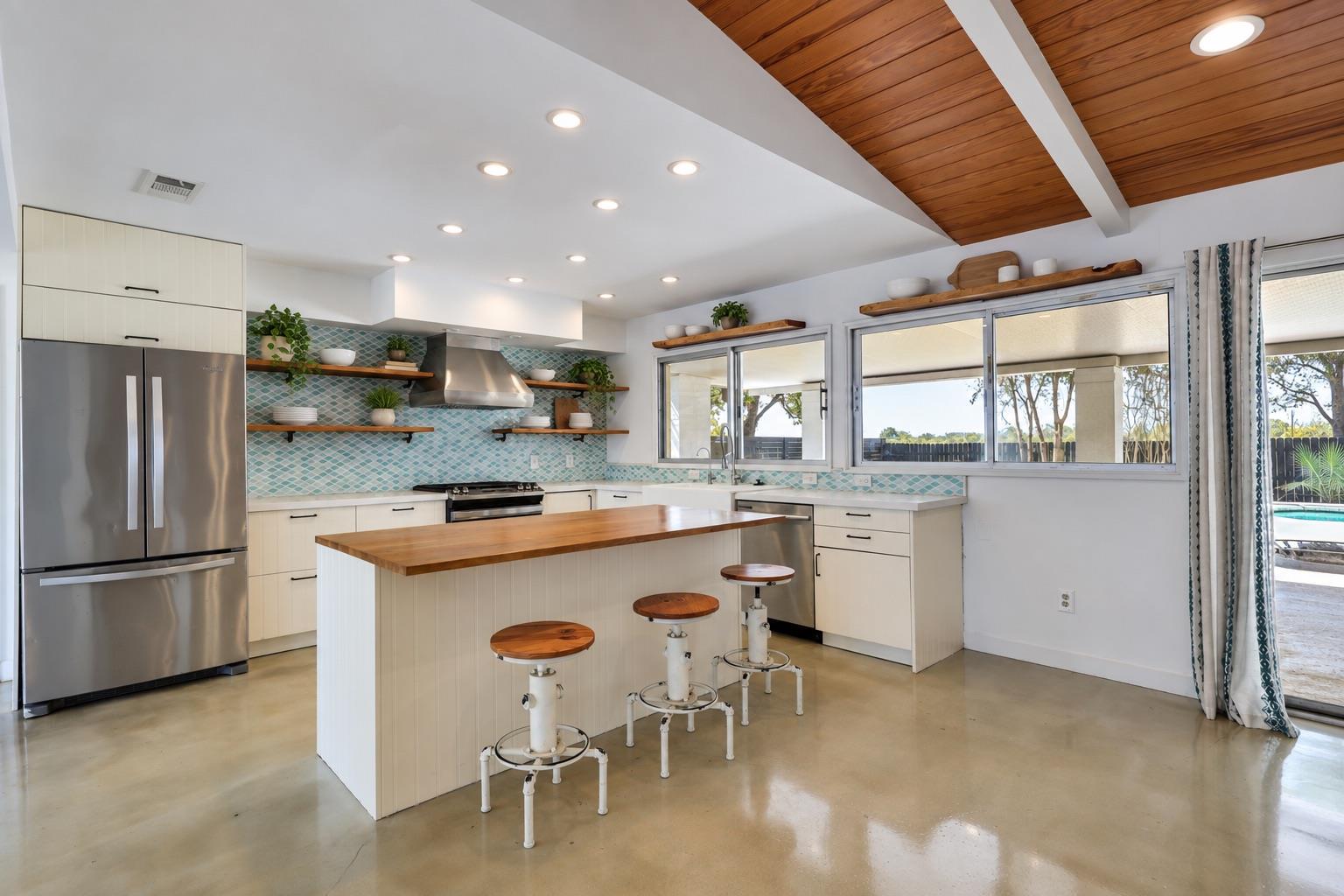 6209 Daffan LN