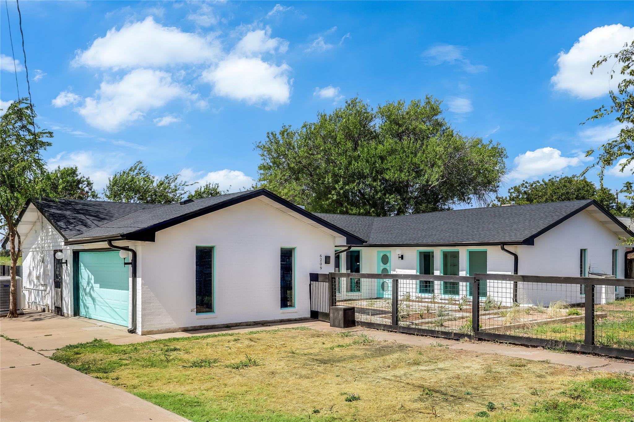 6209 Daffan LN