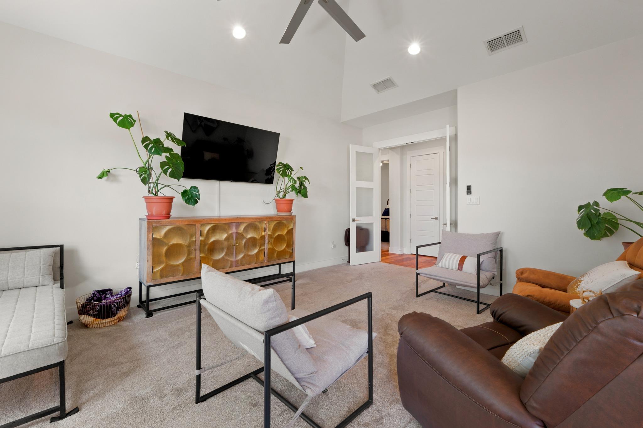 1209 Eagle Point DR