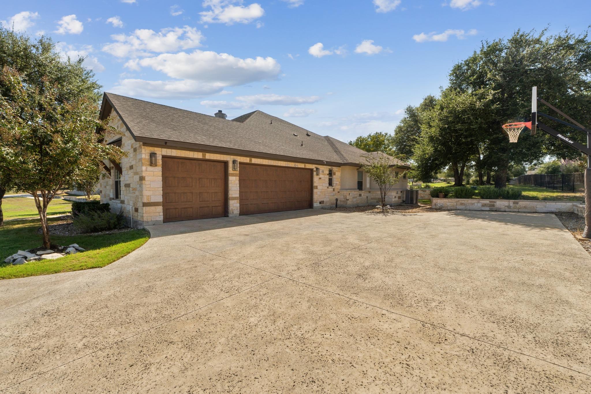 1209 Eagle Point DR