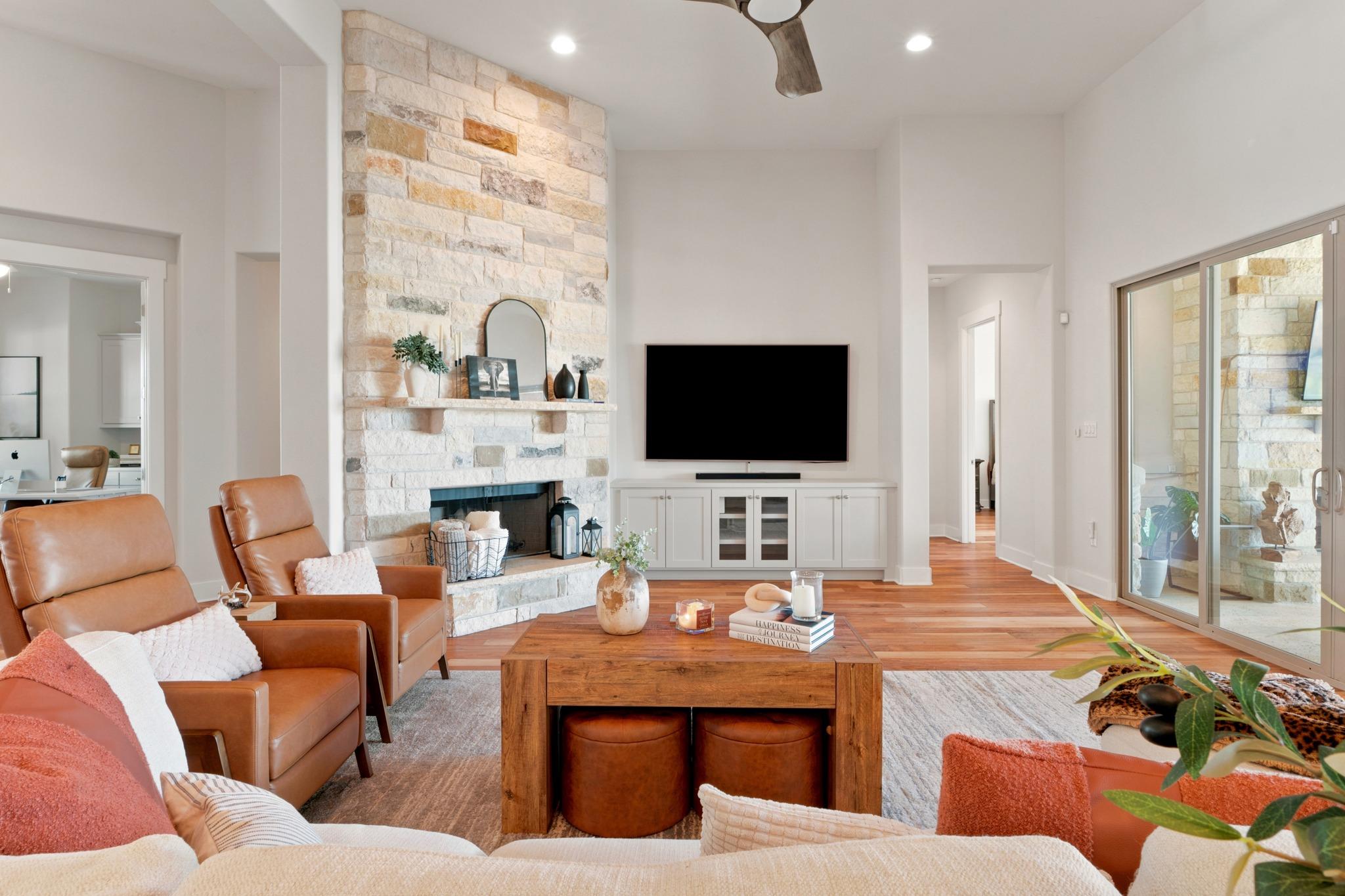 1209 Eagle Point DR