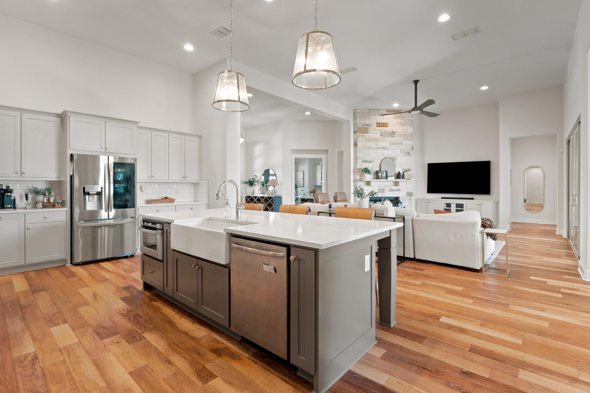 1209 Eagle Point DR